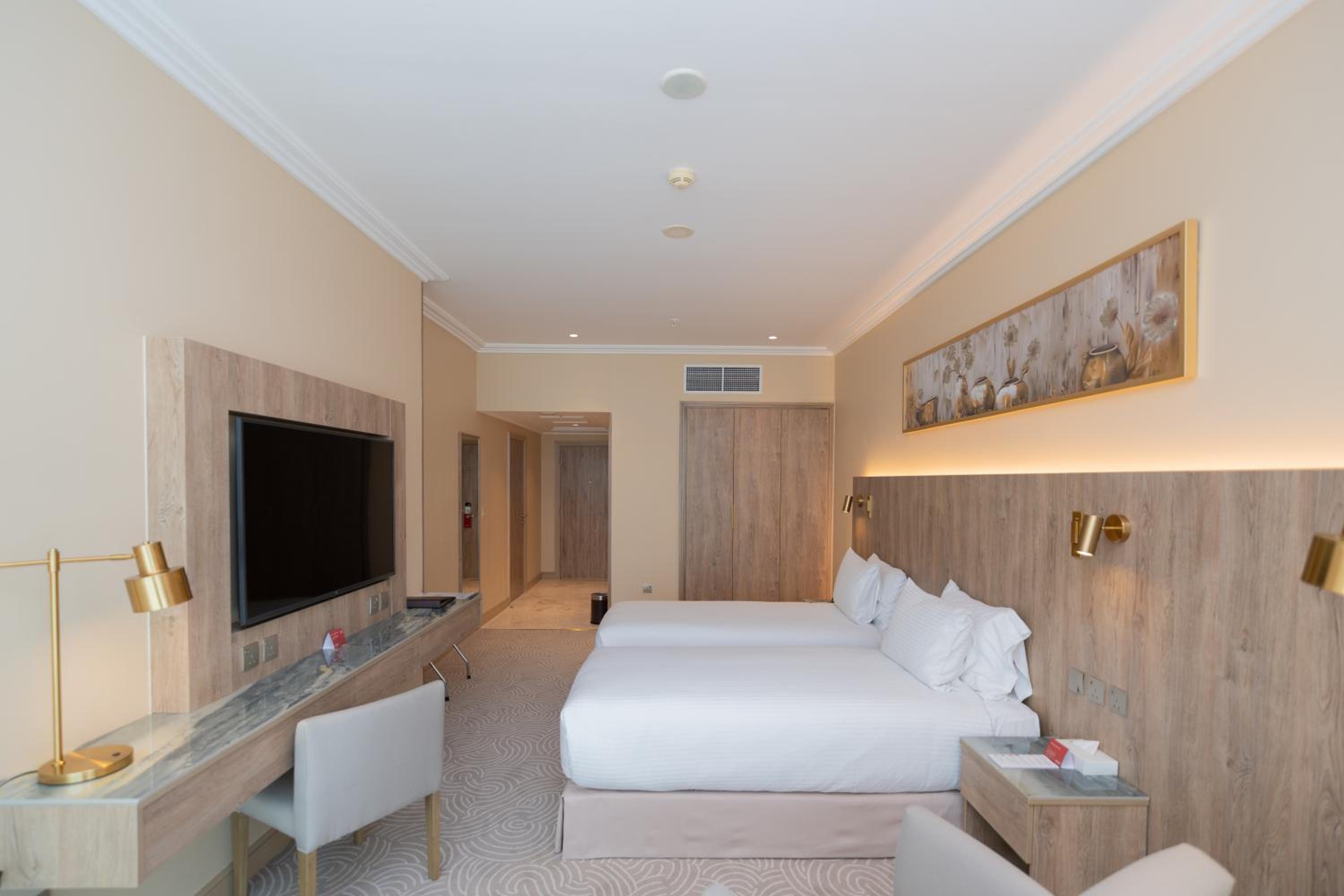 Superior Room with City View - Photo 3