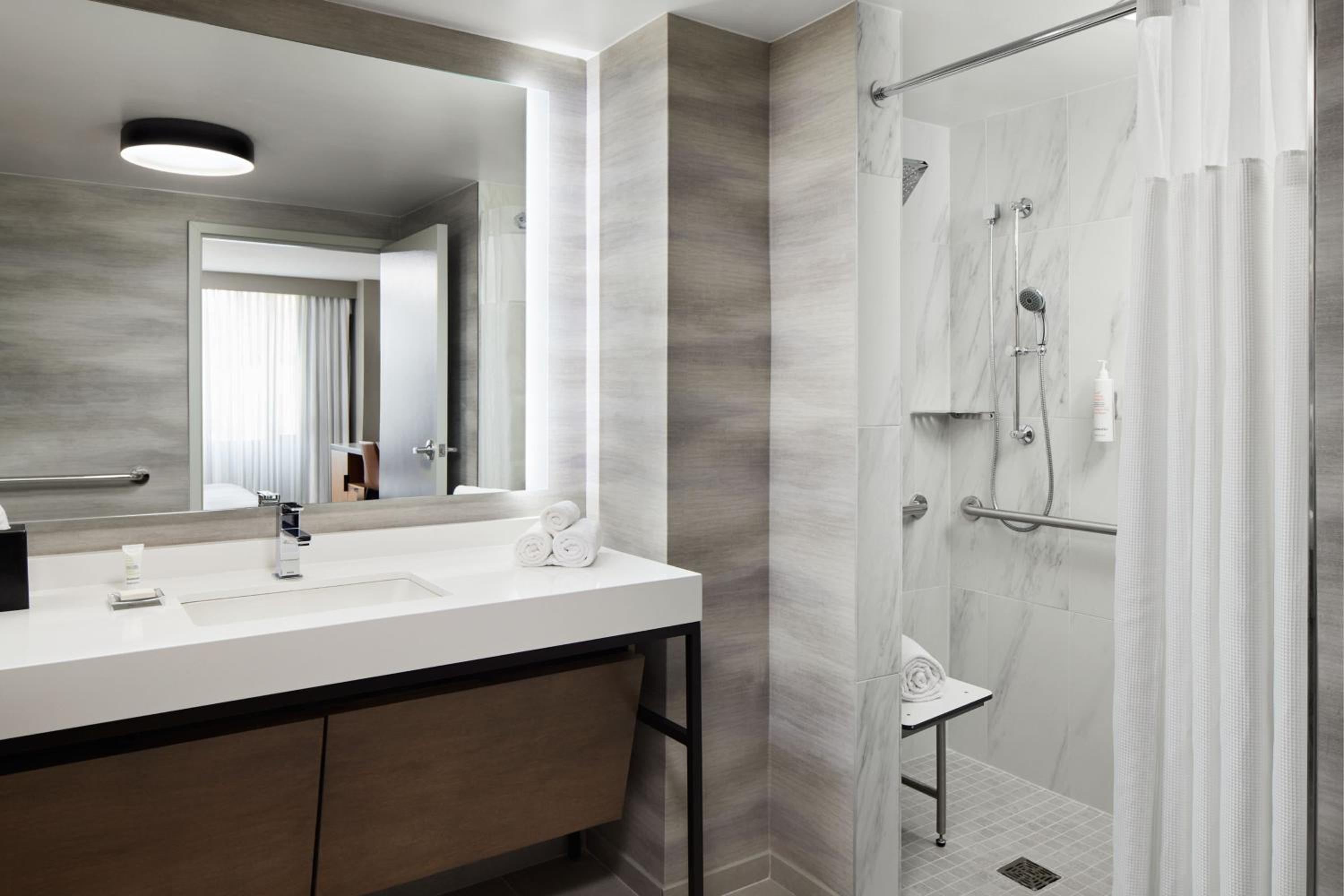 King Room - Club Lounge Access