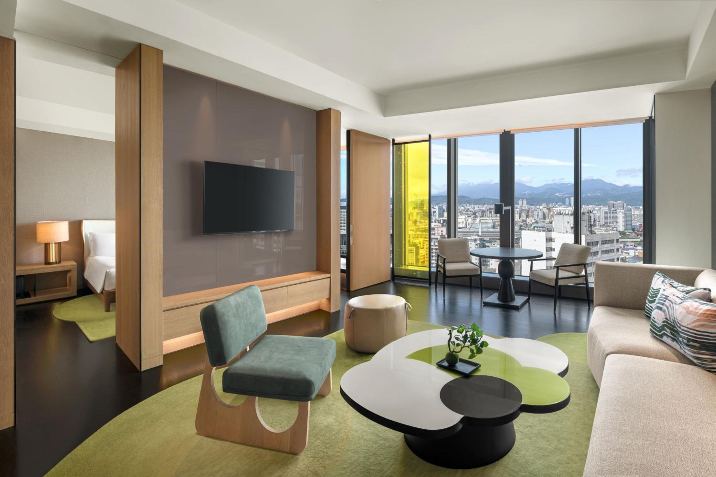 Marvelous Room, 1 Bedroom Suite, 1 King, City view photo 3