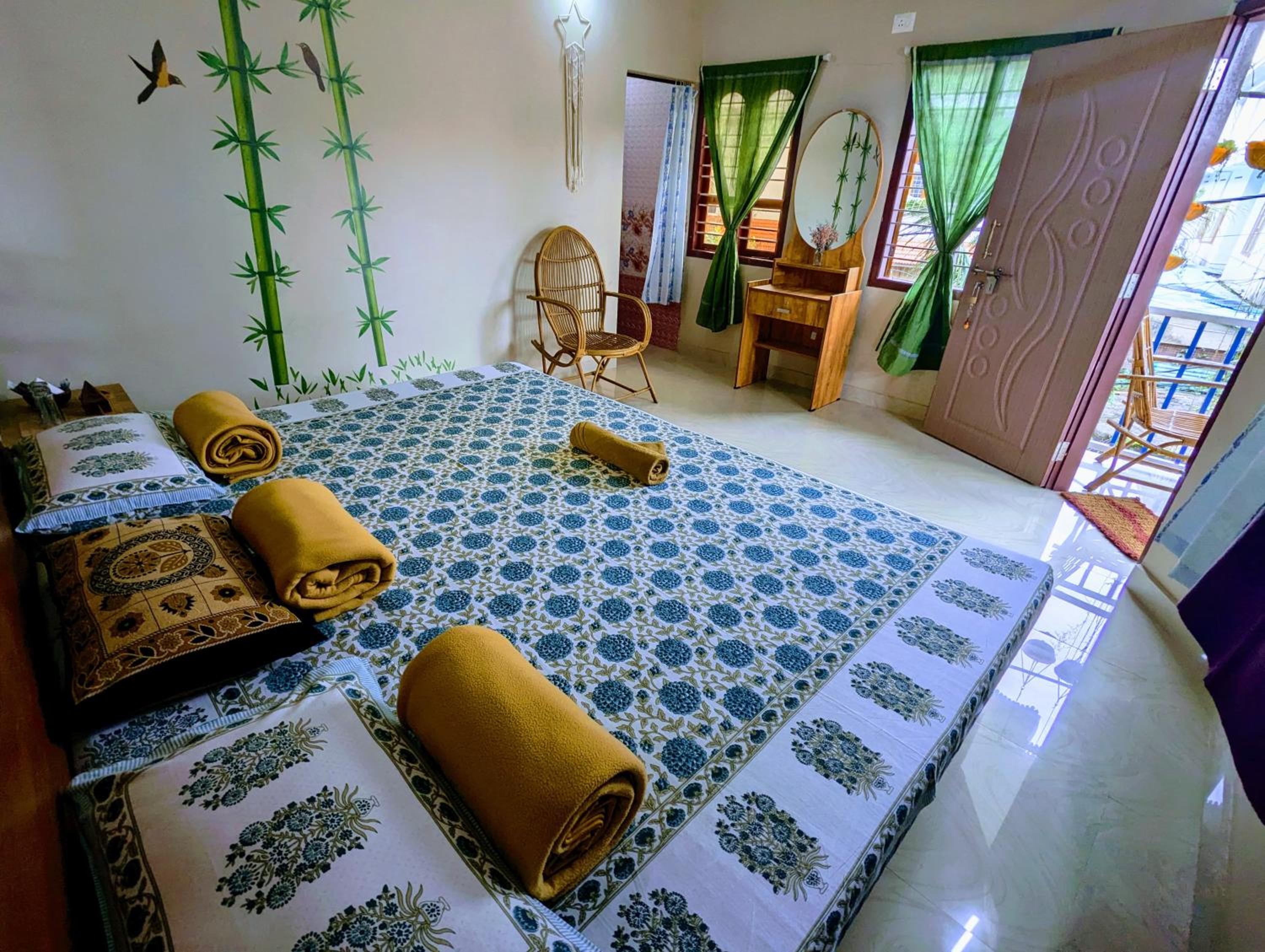 Family Room with Mountain View photo 1