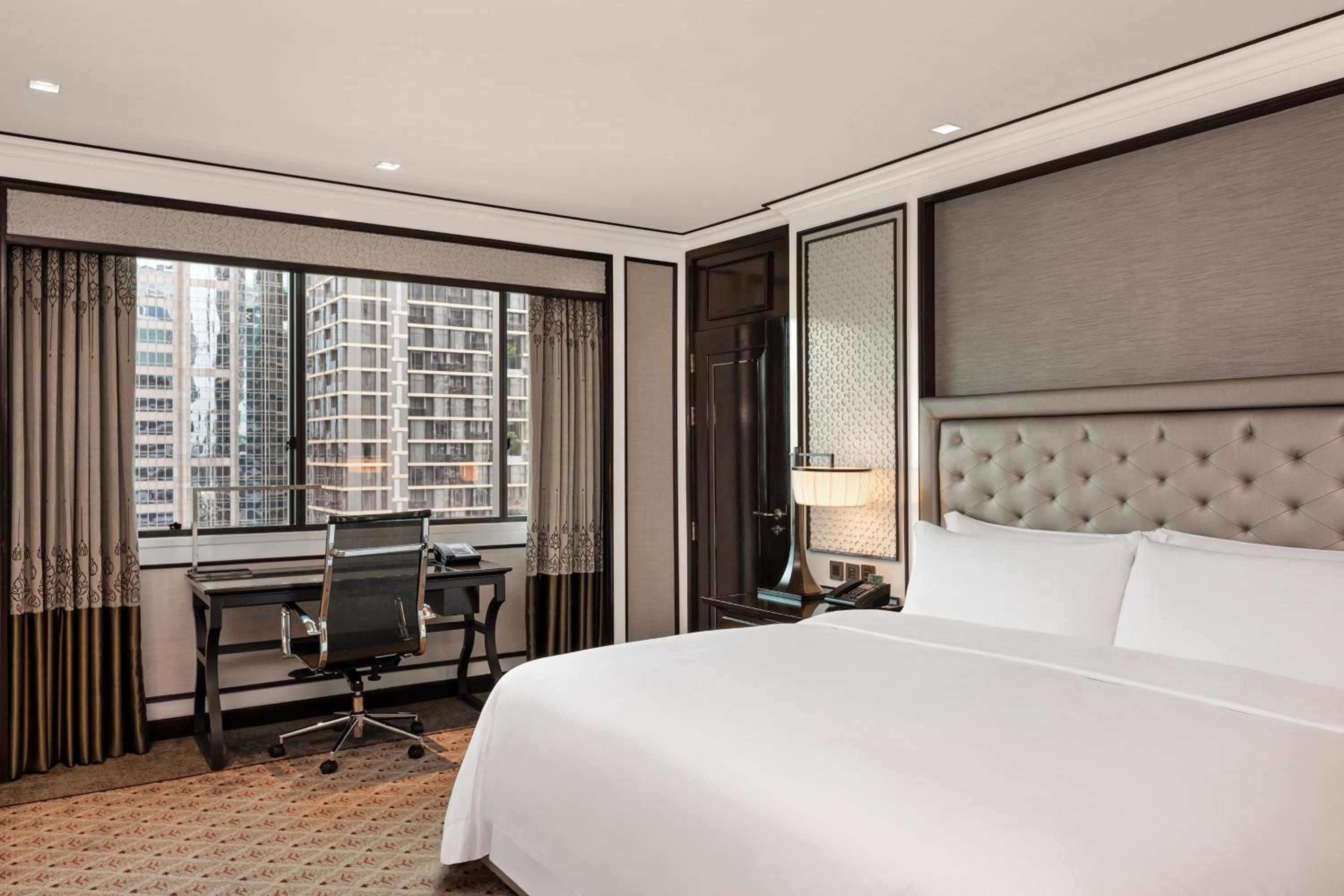 Athenee Prestige, Guest room, 1 King, City view, Corner room thumbnail 5