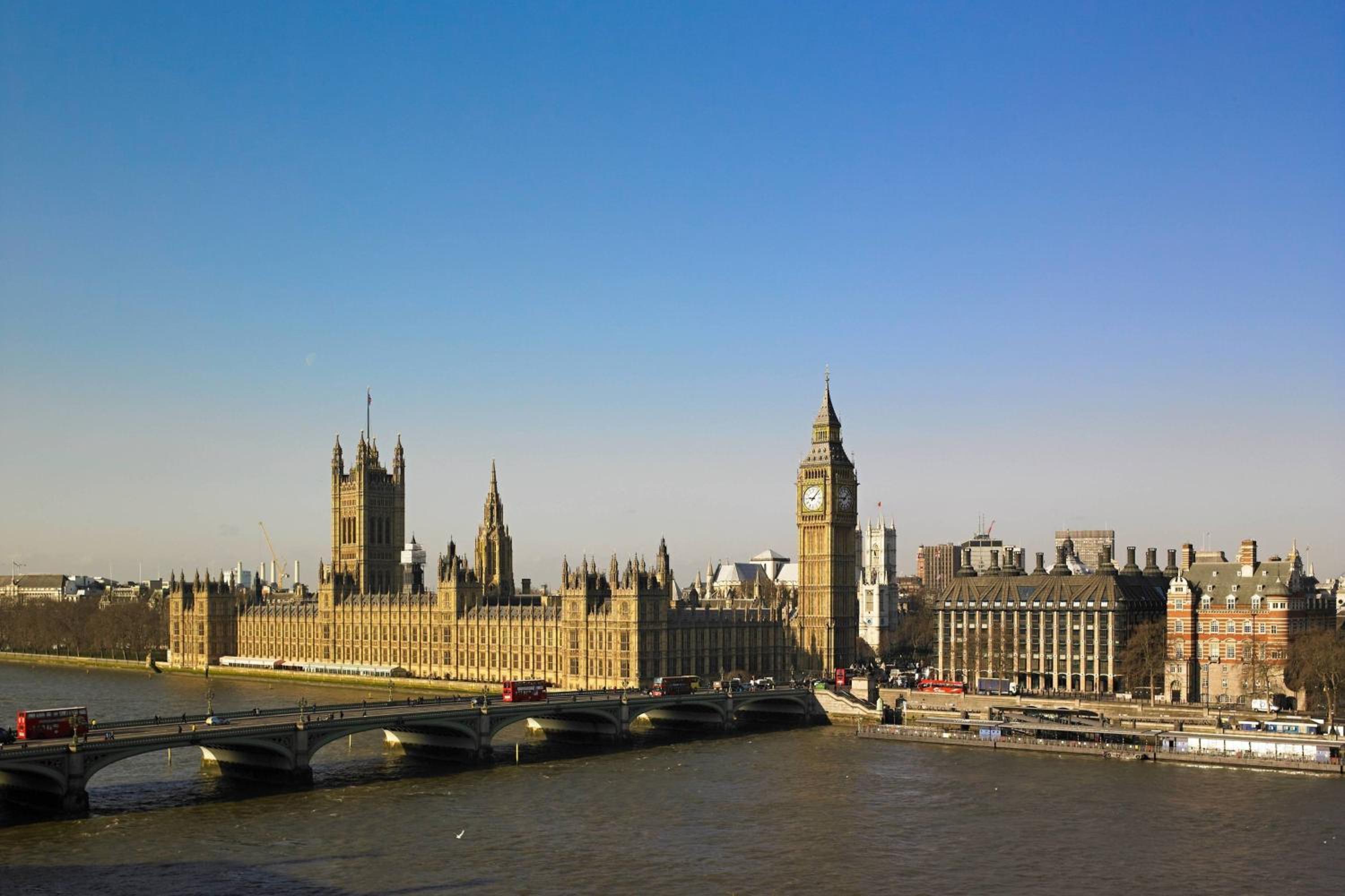 Superior King Room with View of Big Ben thumbnail 5