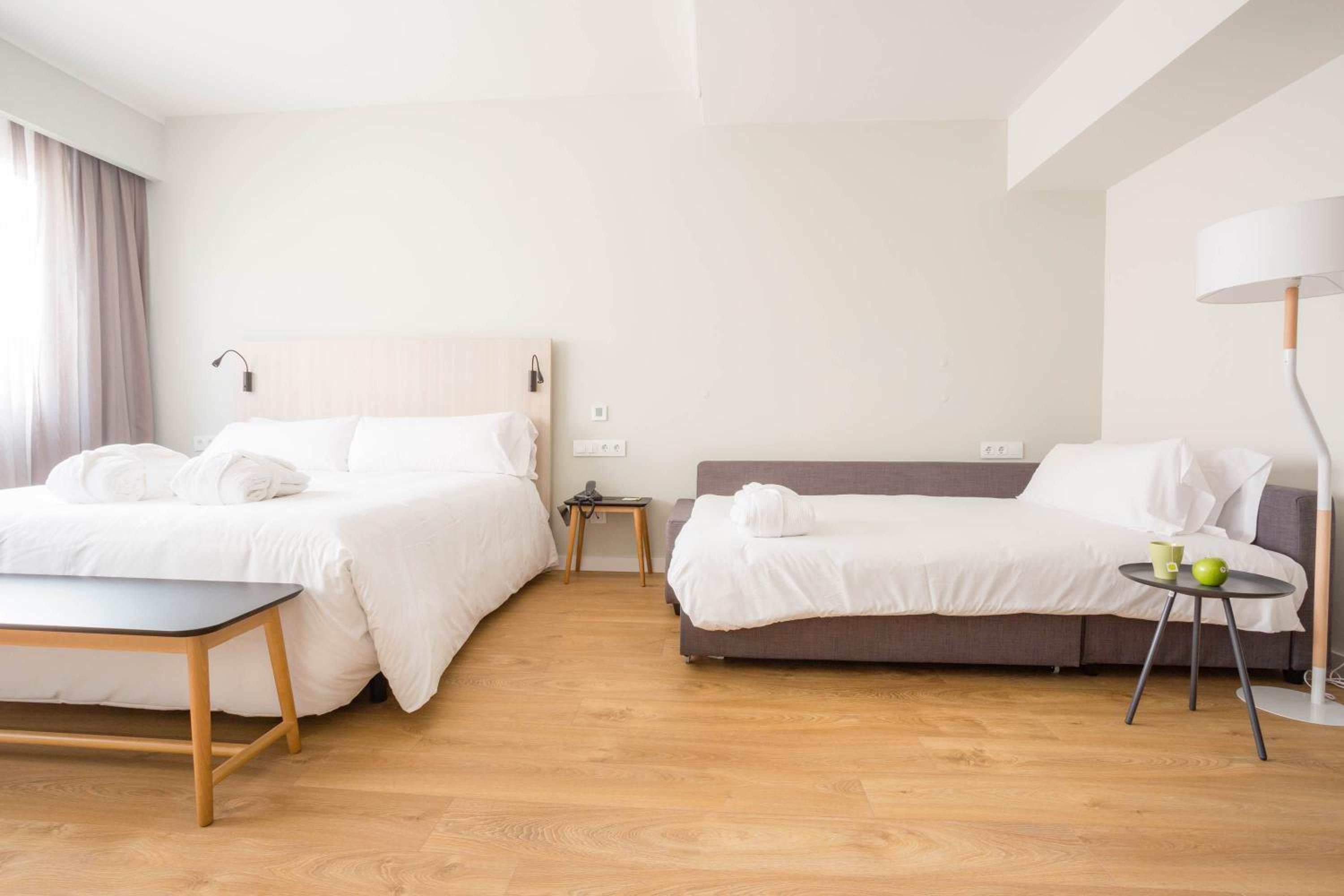 Deluxe  Triple Room (2 adults + 1 child) - Photo 5
