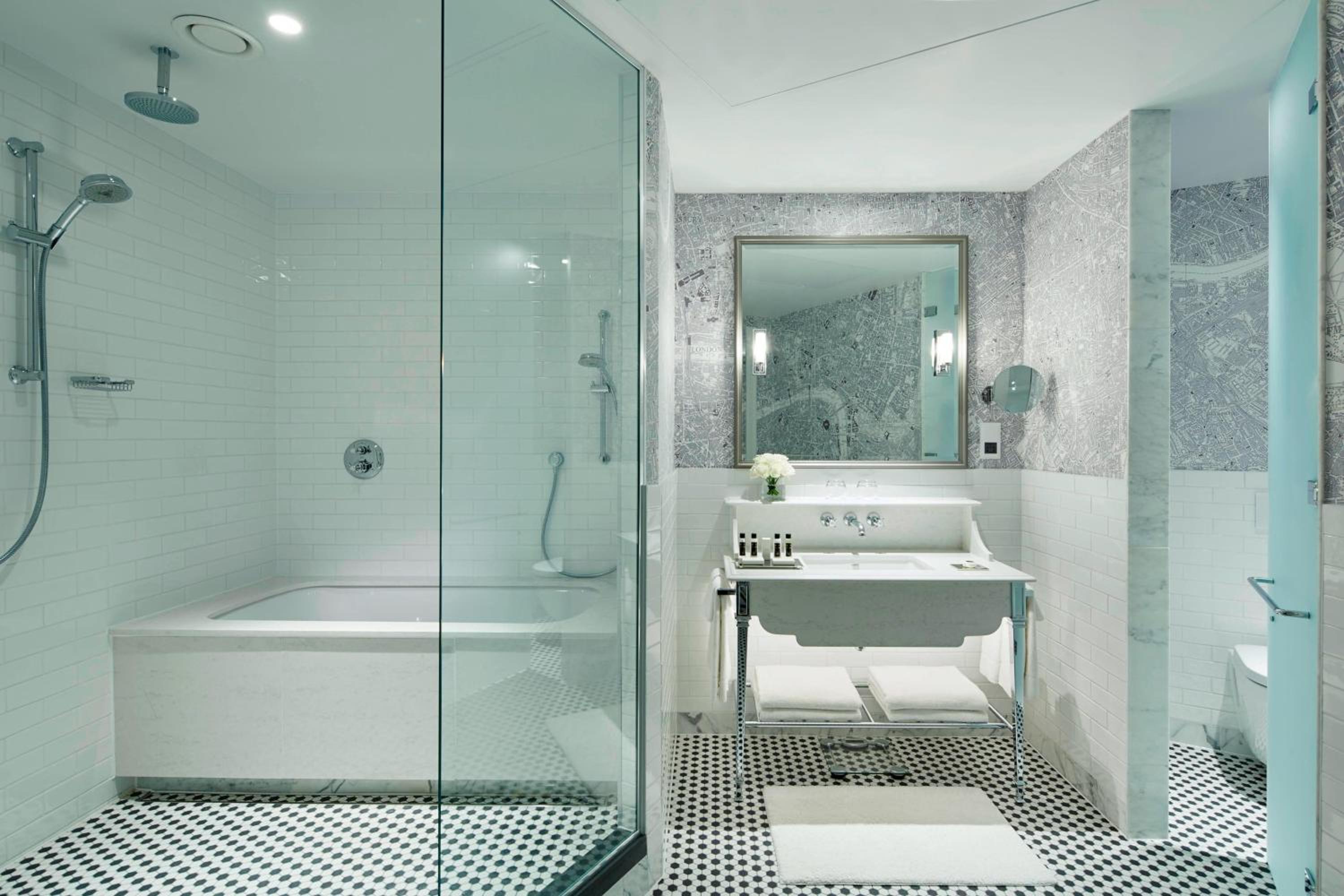 One-Bedroom King Suite with Balcony