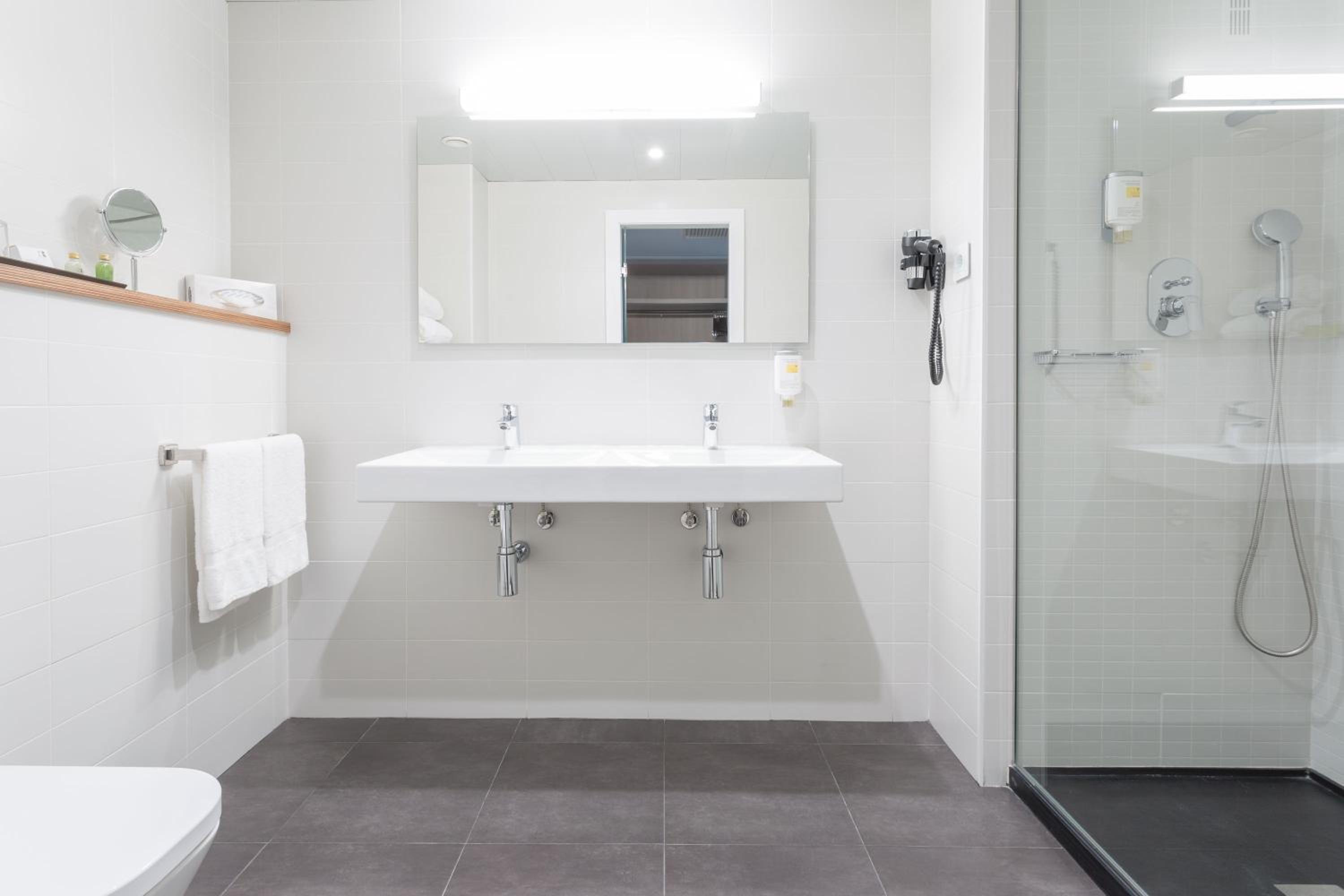 Standard Double or Twin Room - Photo 6
