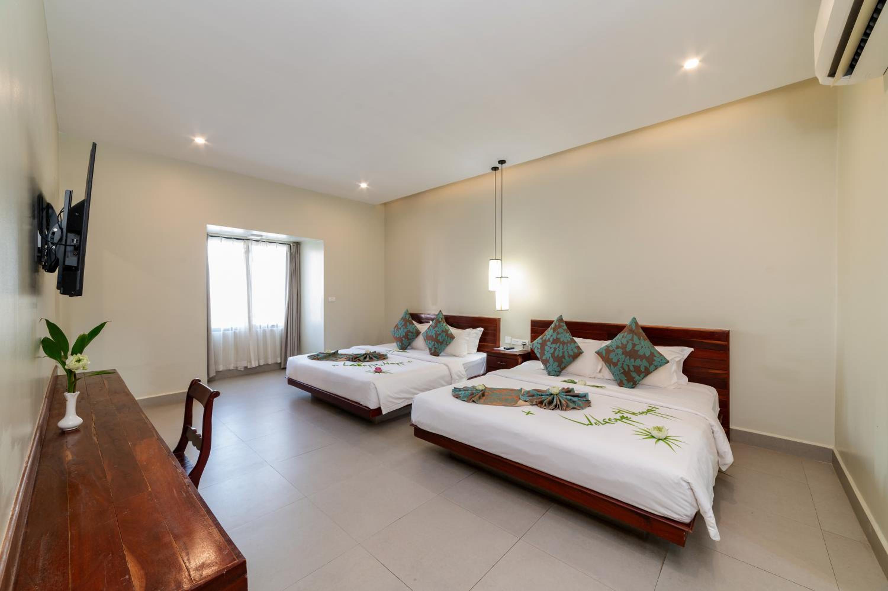 Family Suite with City View - Photo 6