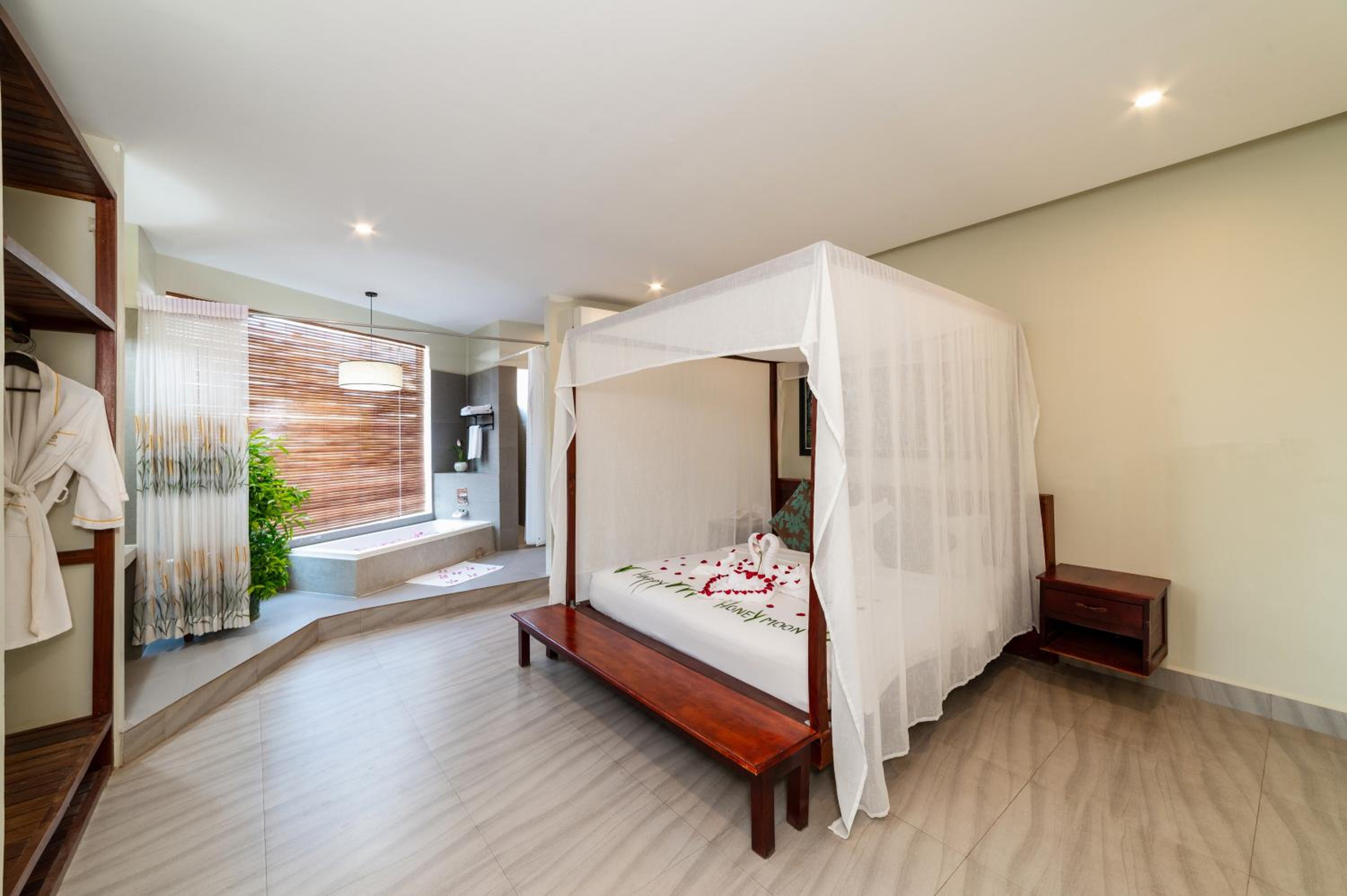 Suite King Room - Photo 12