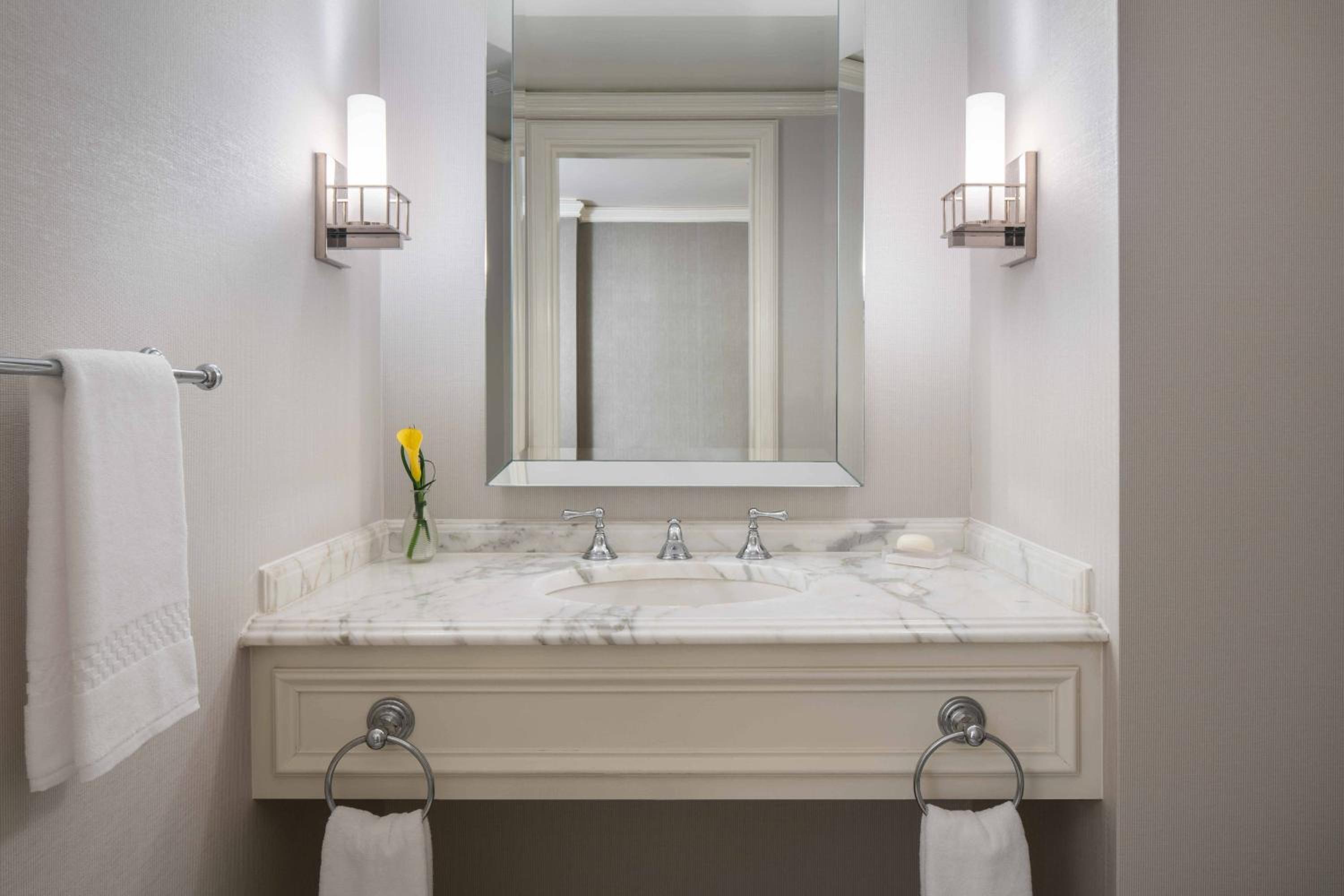 Executive One-Bedroom King Suite - Photo 2