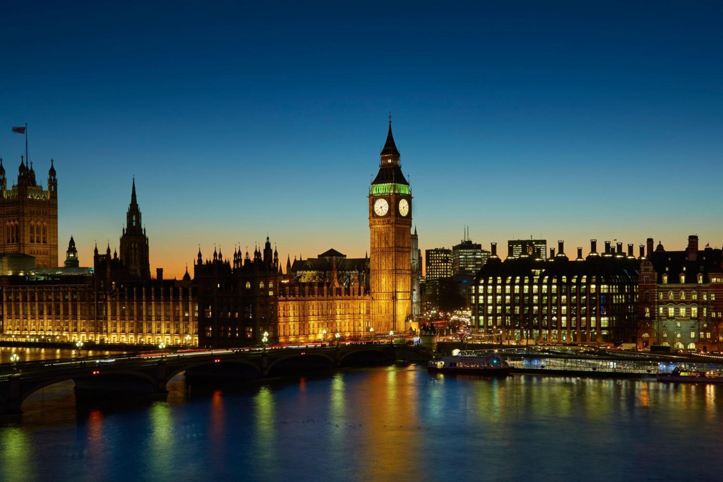 Suite with River Thames View - Club Lounge Access thumbnail 5