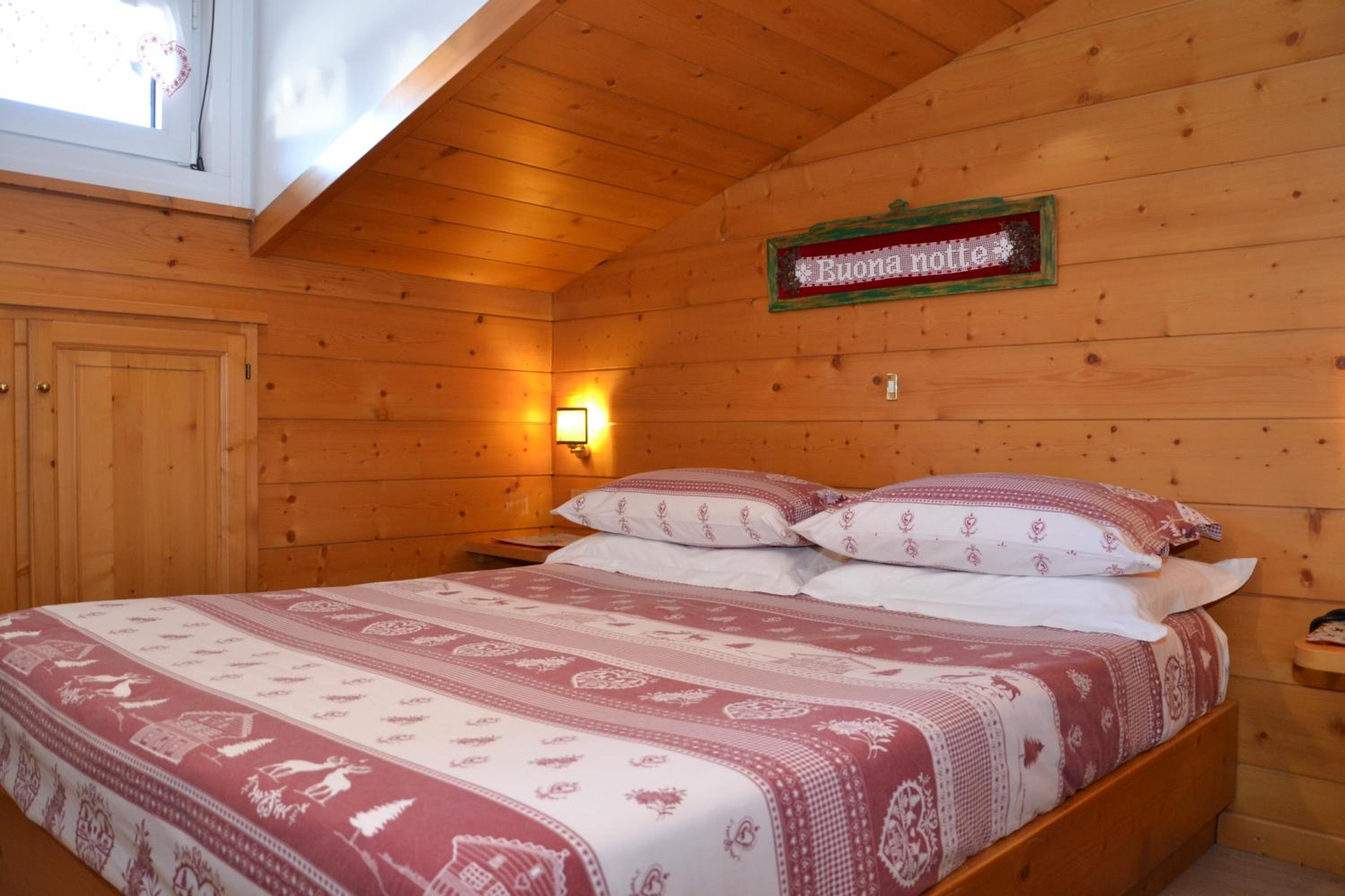 Two Adjacent Rooms with Private External Bathroom (4 Adults) - Photo 3