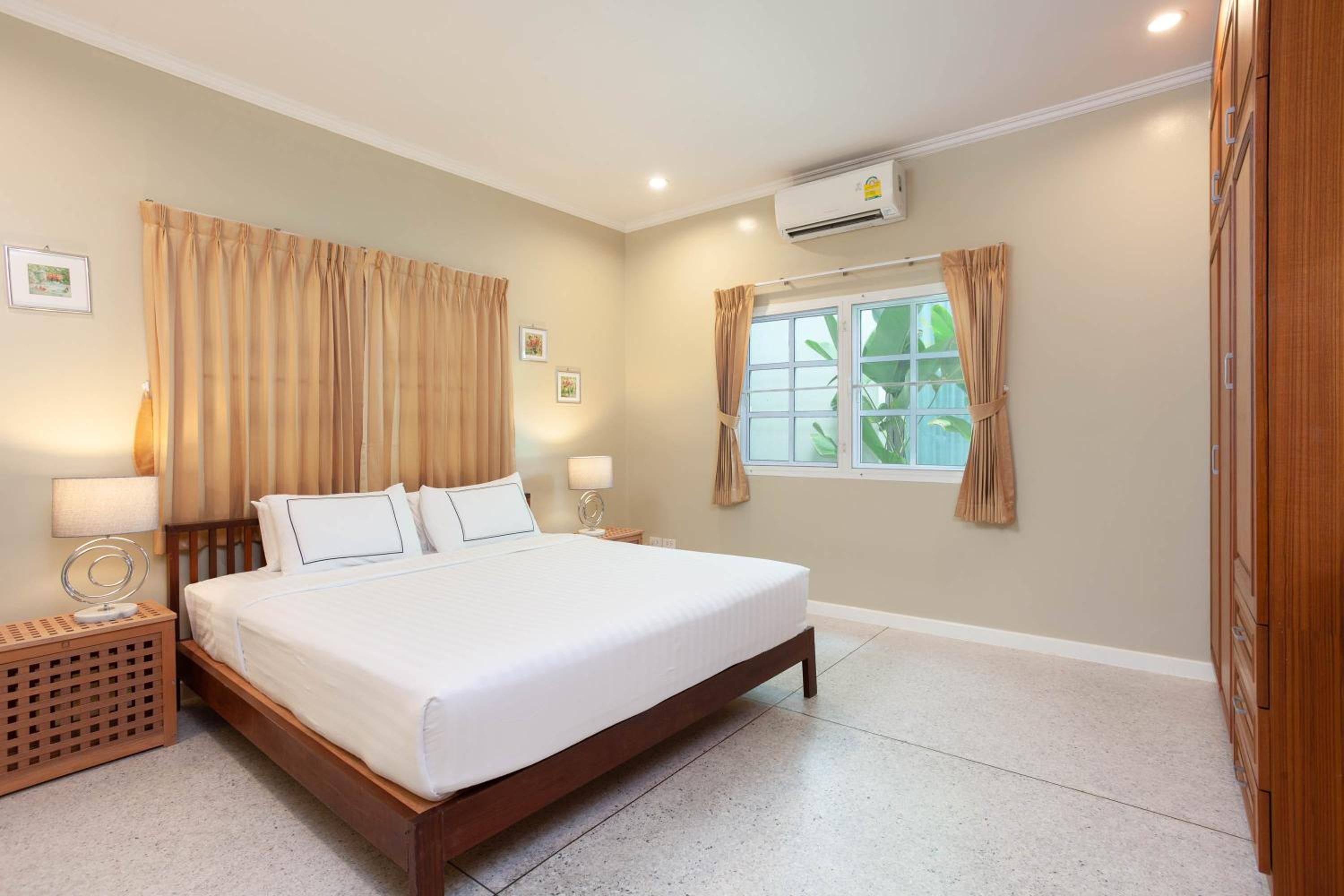 4-Bedroom Villa with Partial Seaview photo 3