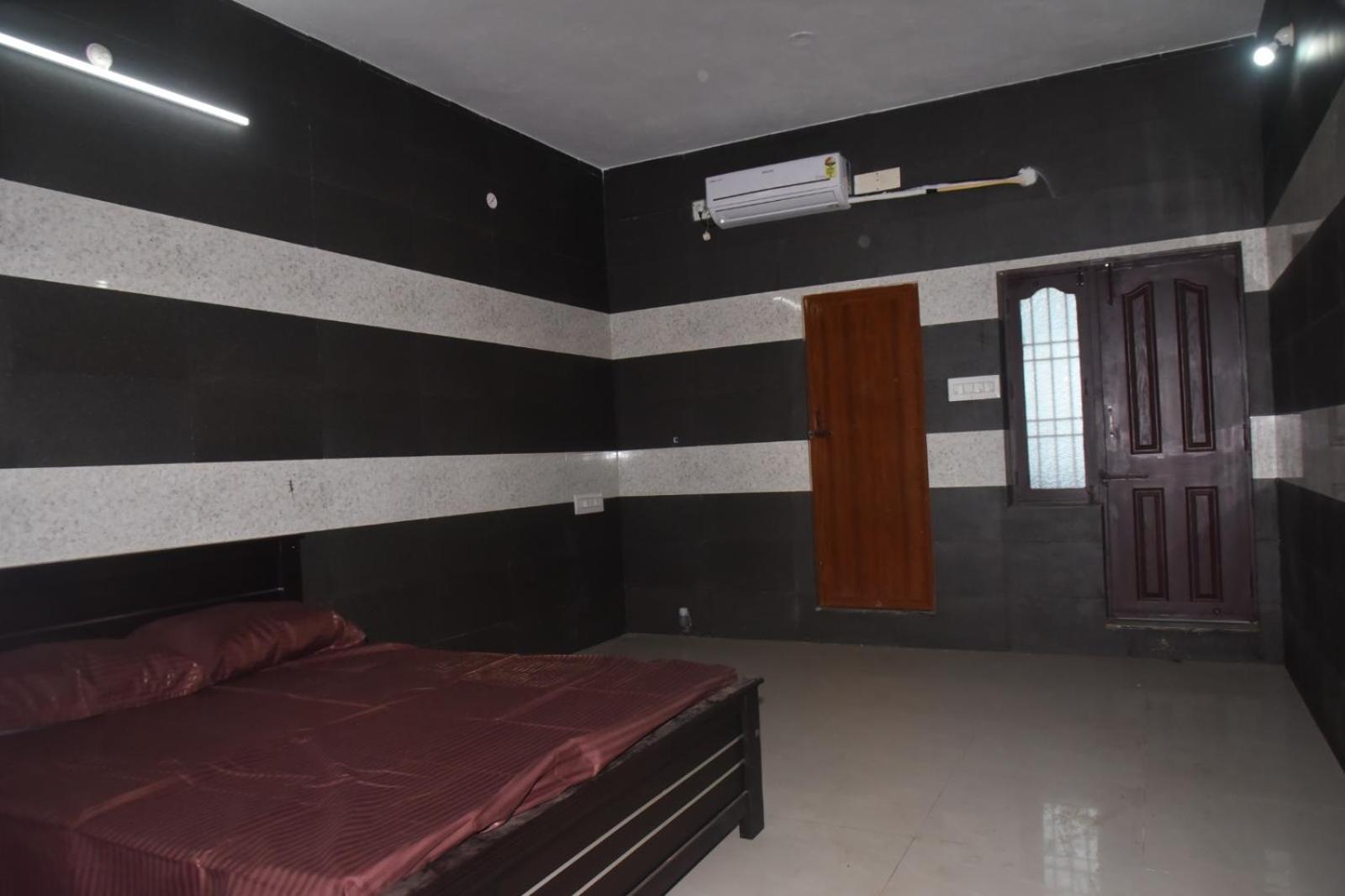 Deluxe Double Room (2 Adults + 1 Child) photo 1