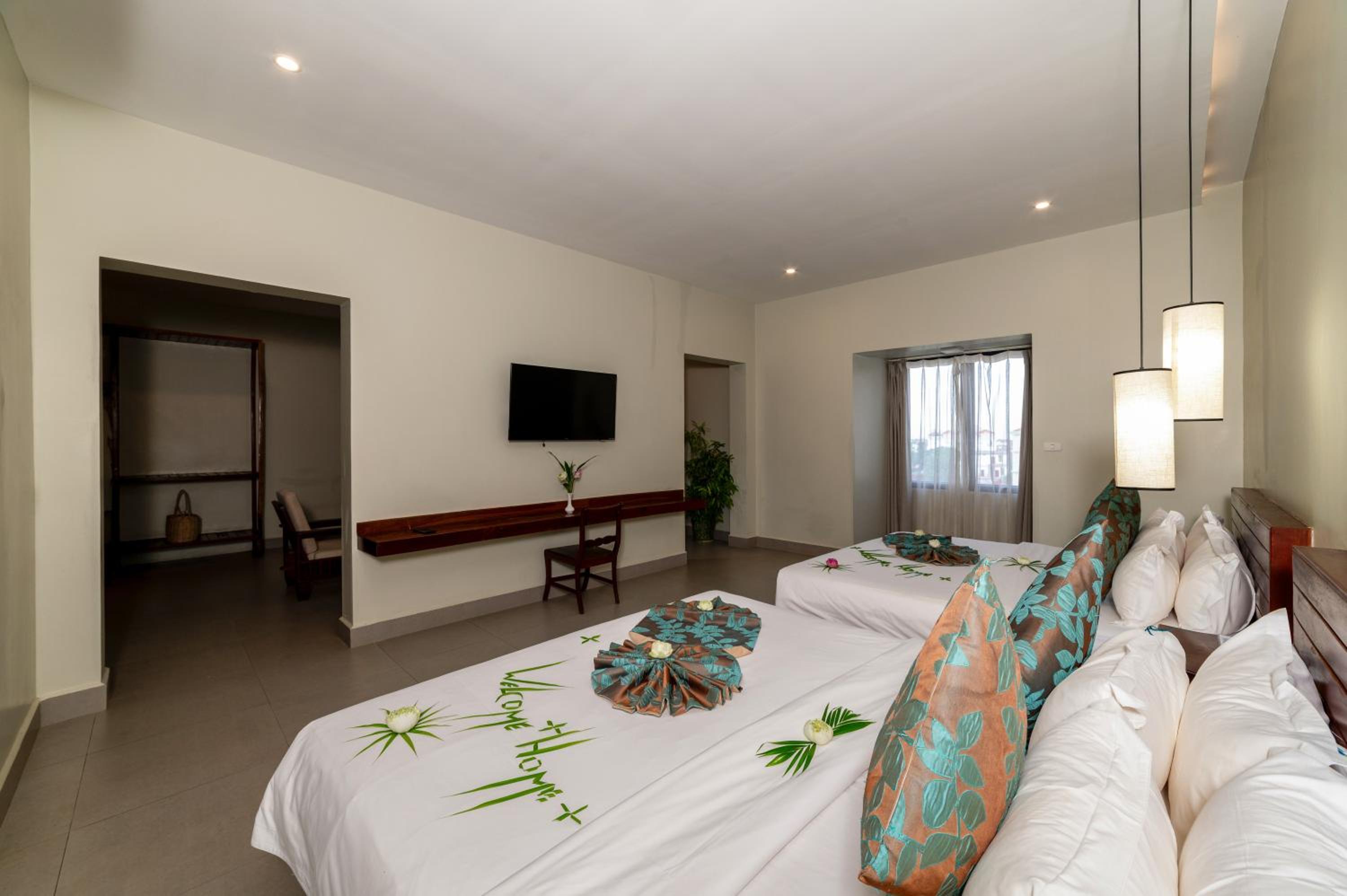 Family Suite with City View - Photo 4