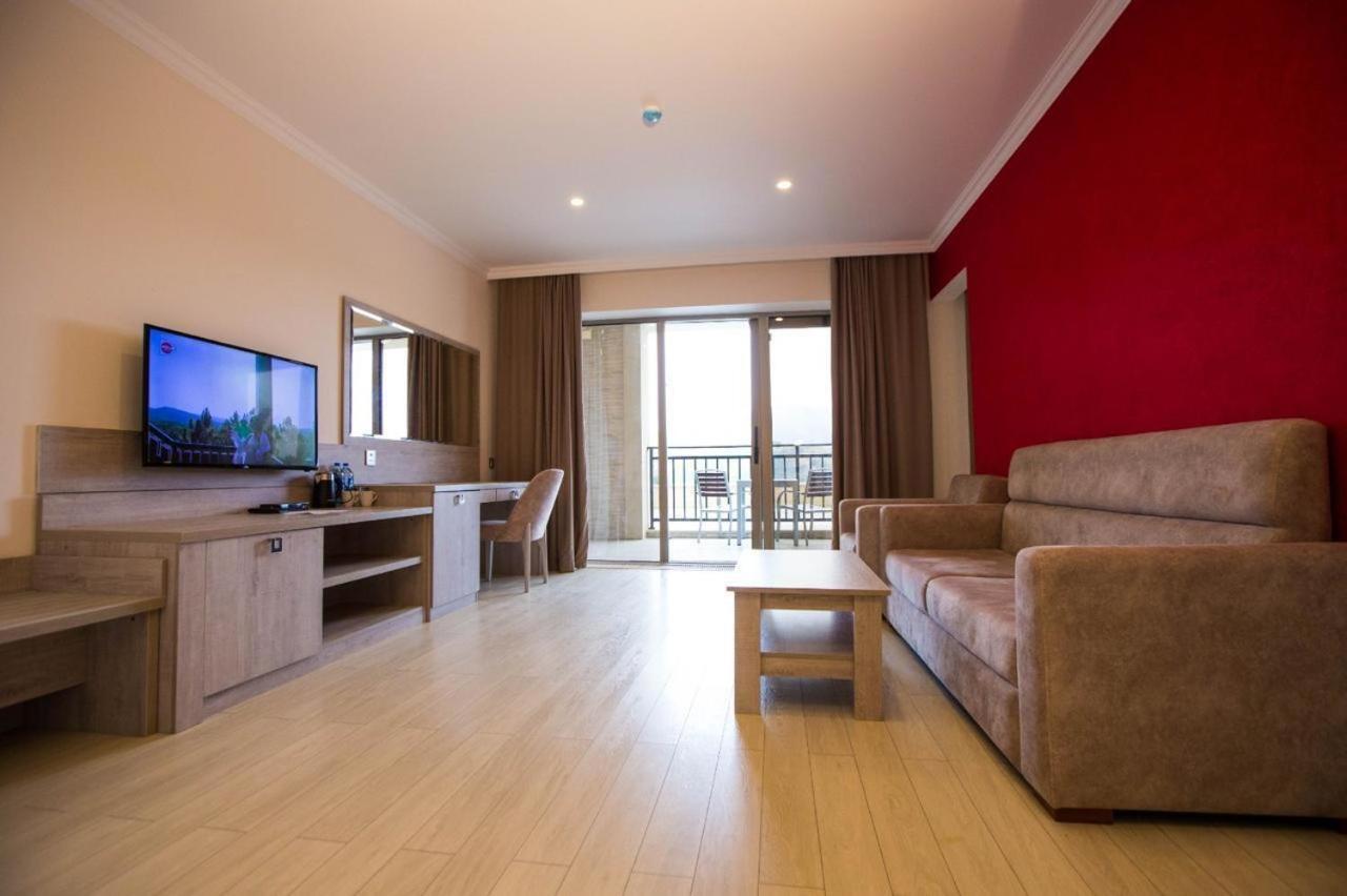 Junior Suite with Balcony photo 1