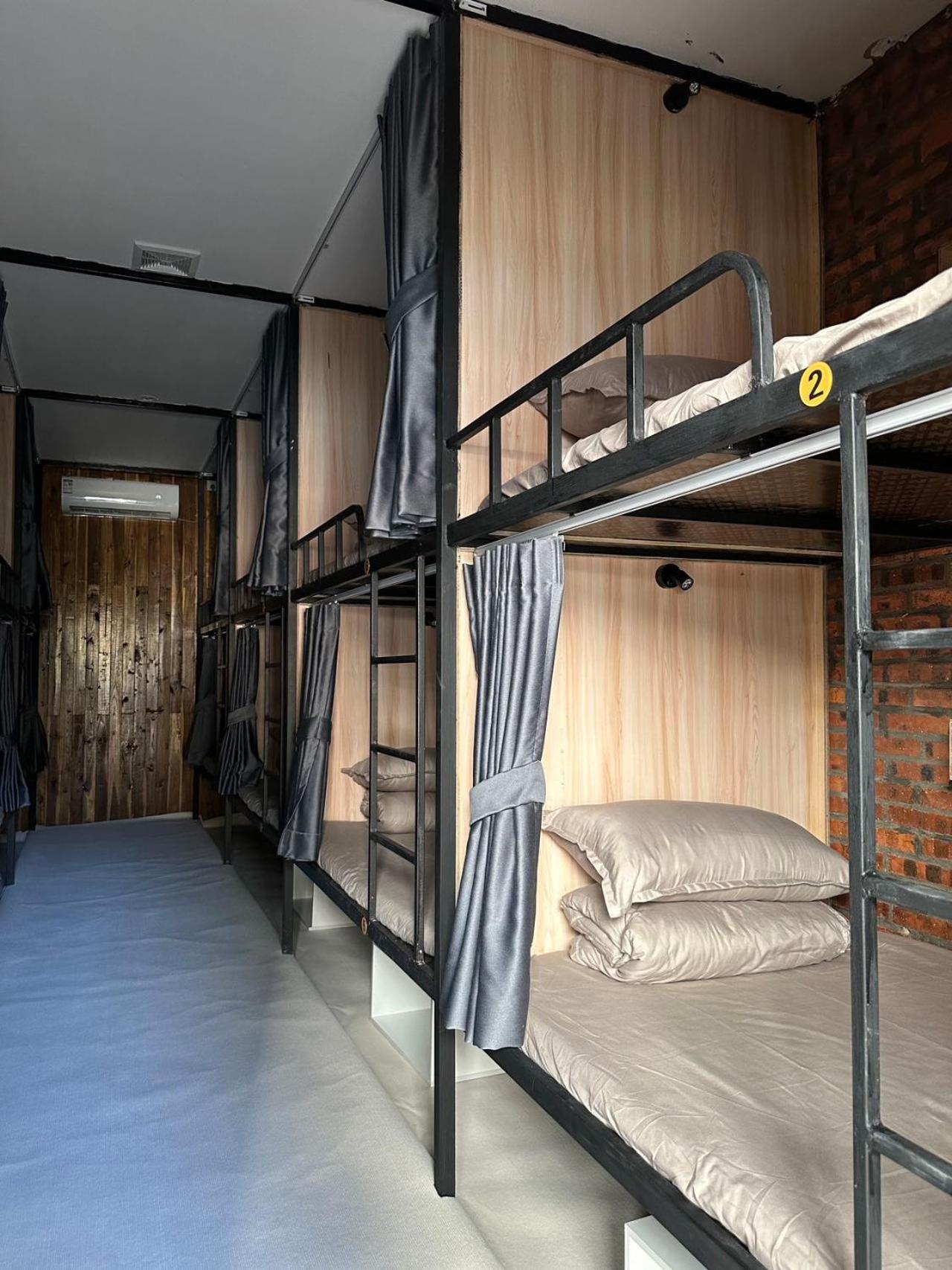 Bed in 8-Bed Mixed Dormitory Room photo 1