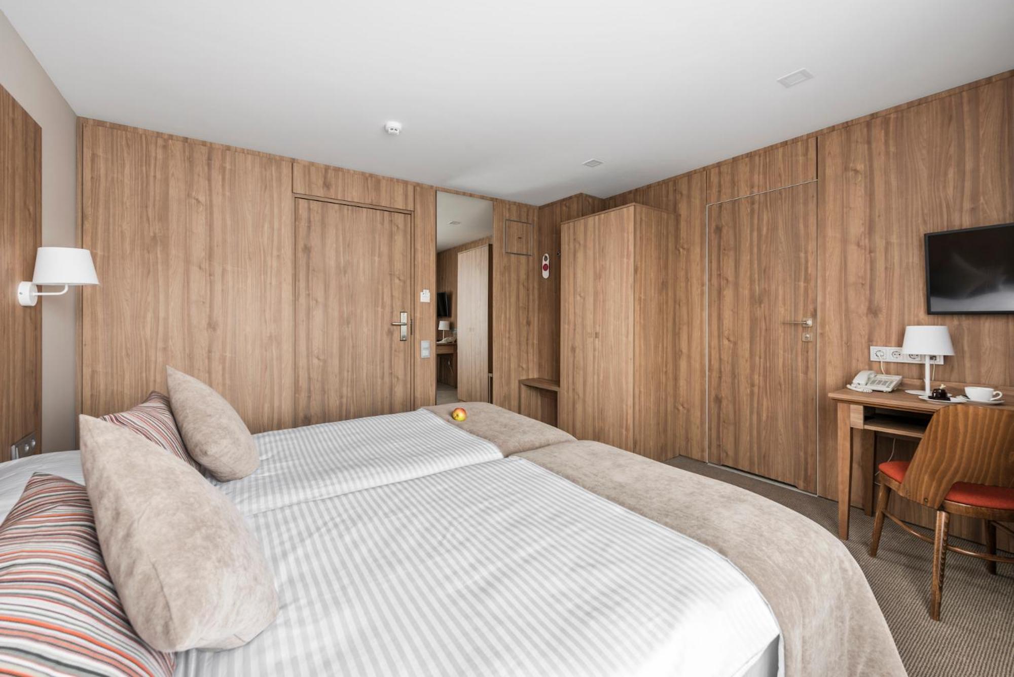 Twin Room - Photo 2