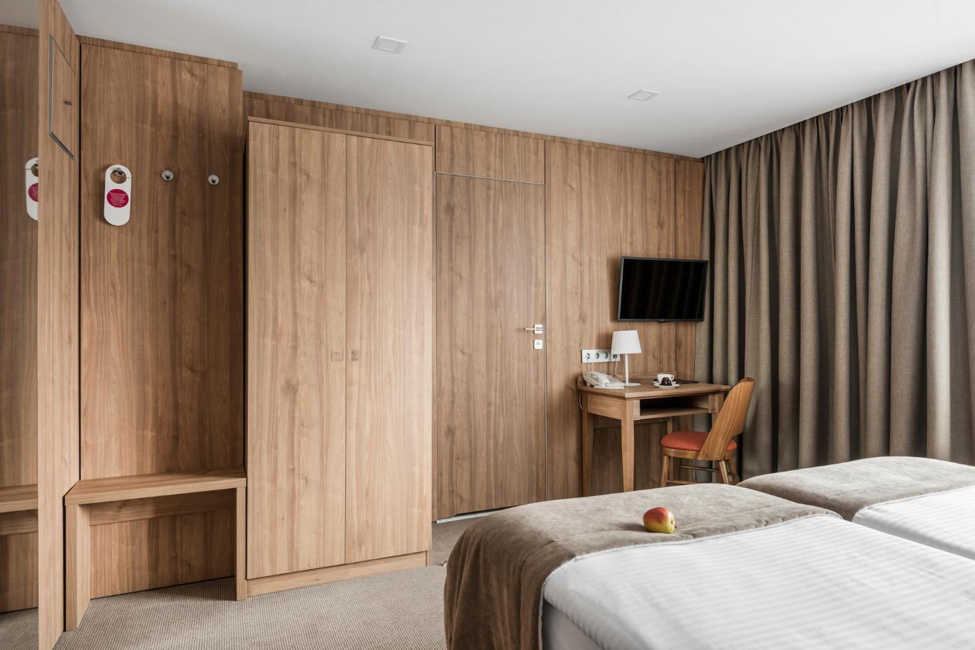 Twin Room - Photo 3
