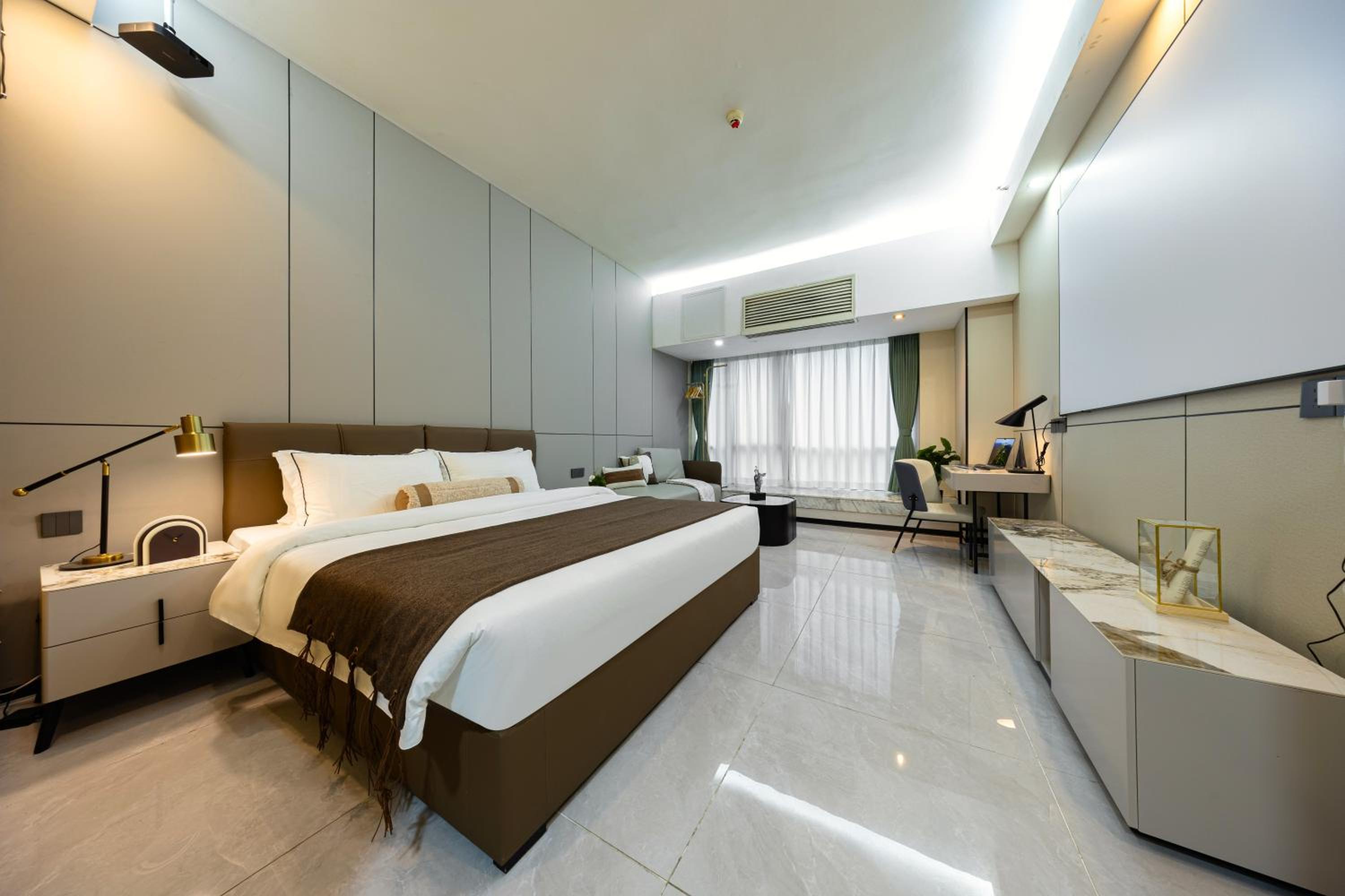 Deluxe Queen Room