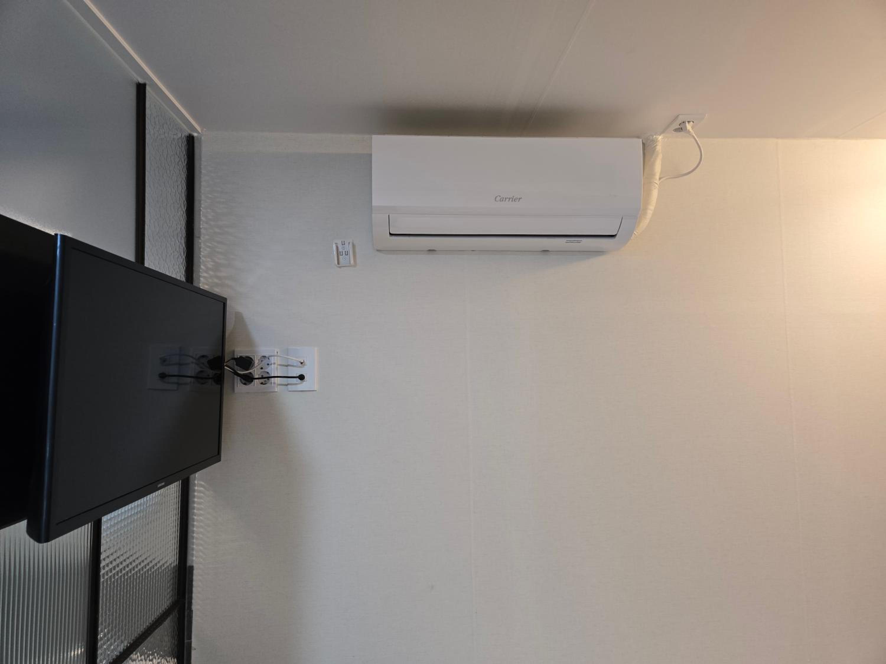 Twin Room with Private Bathroom - Photo 1
