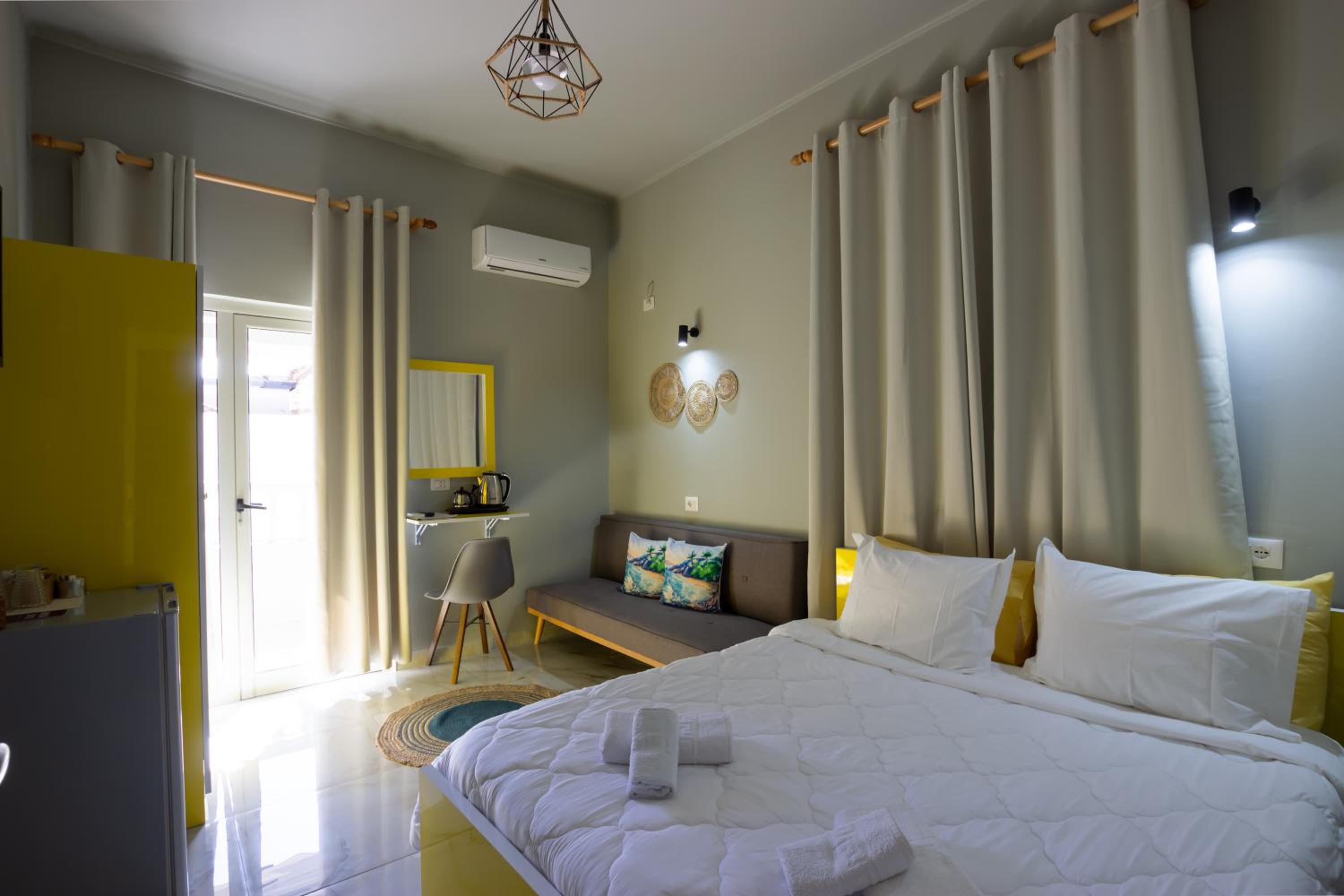Deluxe Double Room with Balcony photo 1