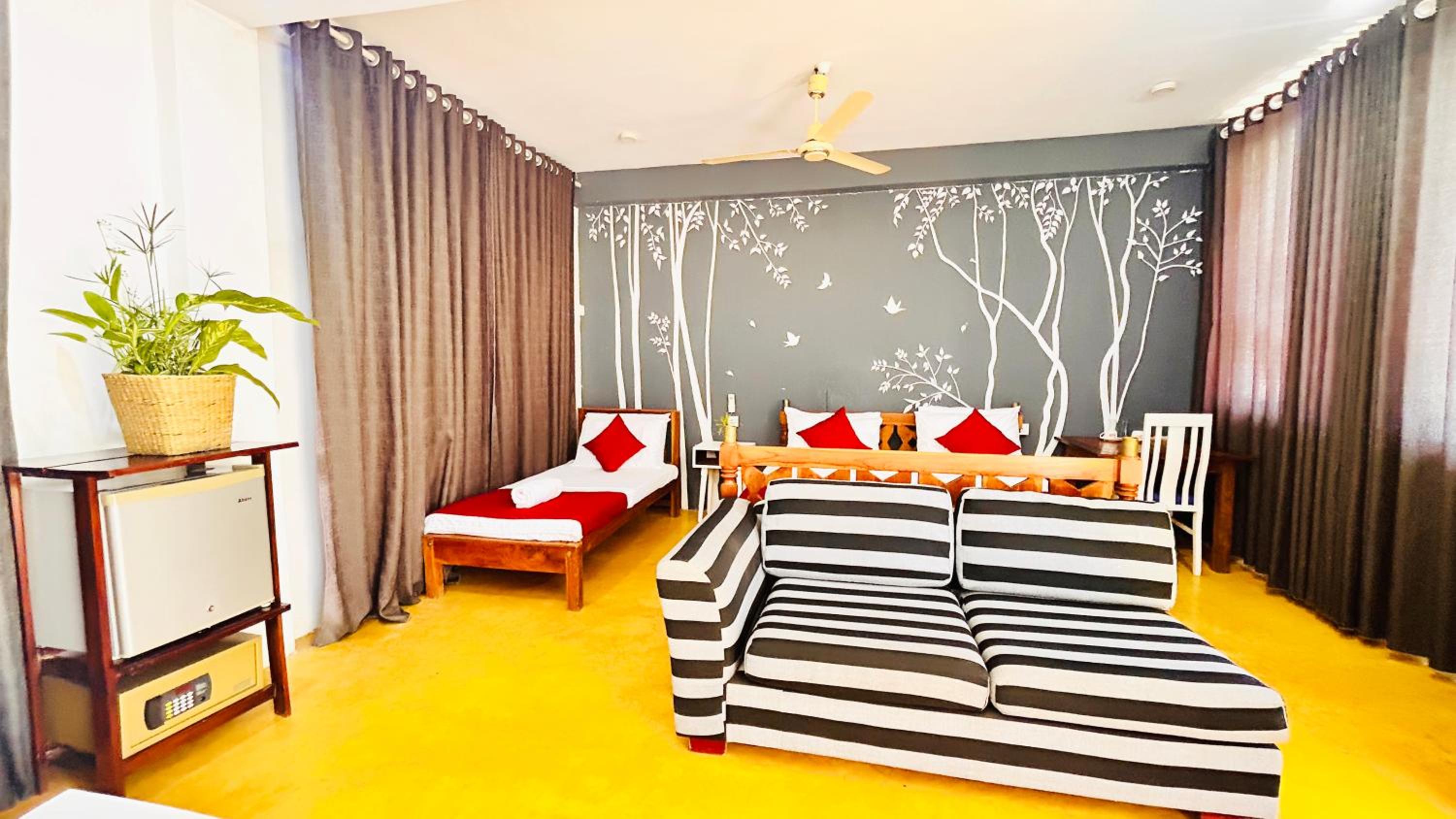Quarto Triplo com Vista para a Piscina
