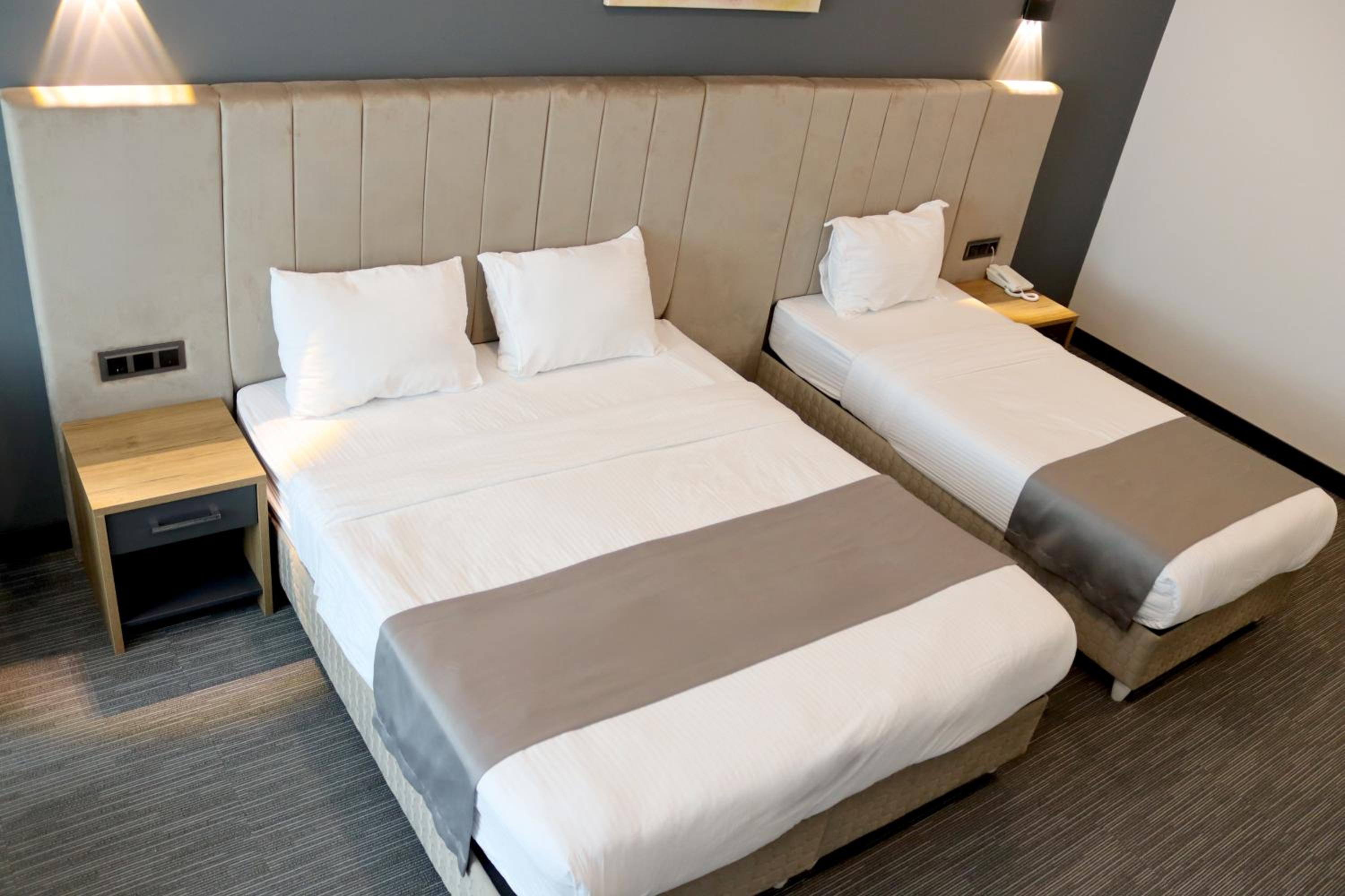 Deluxe Triple Room photo 2