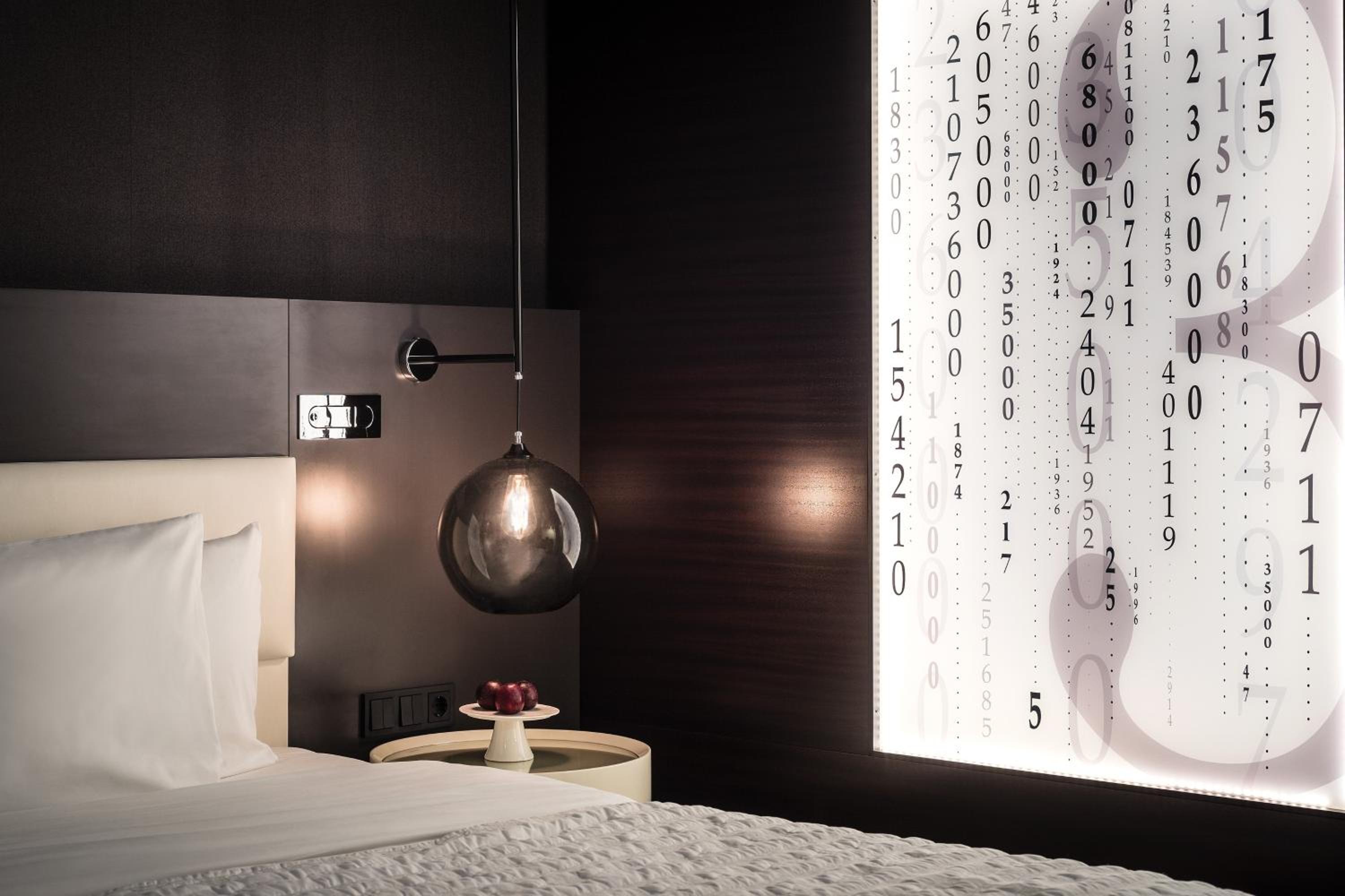 Deluxe King Room  photo 2