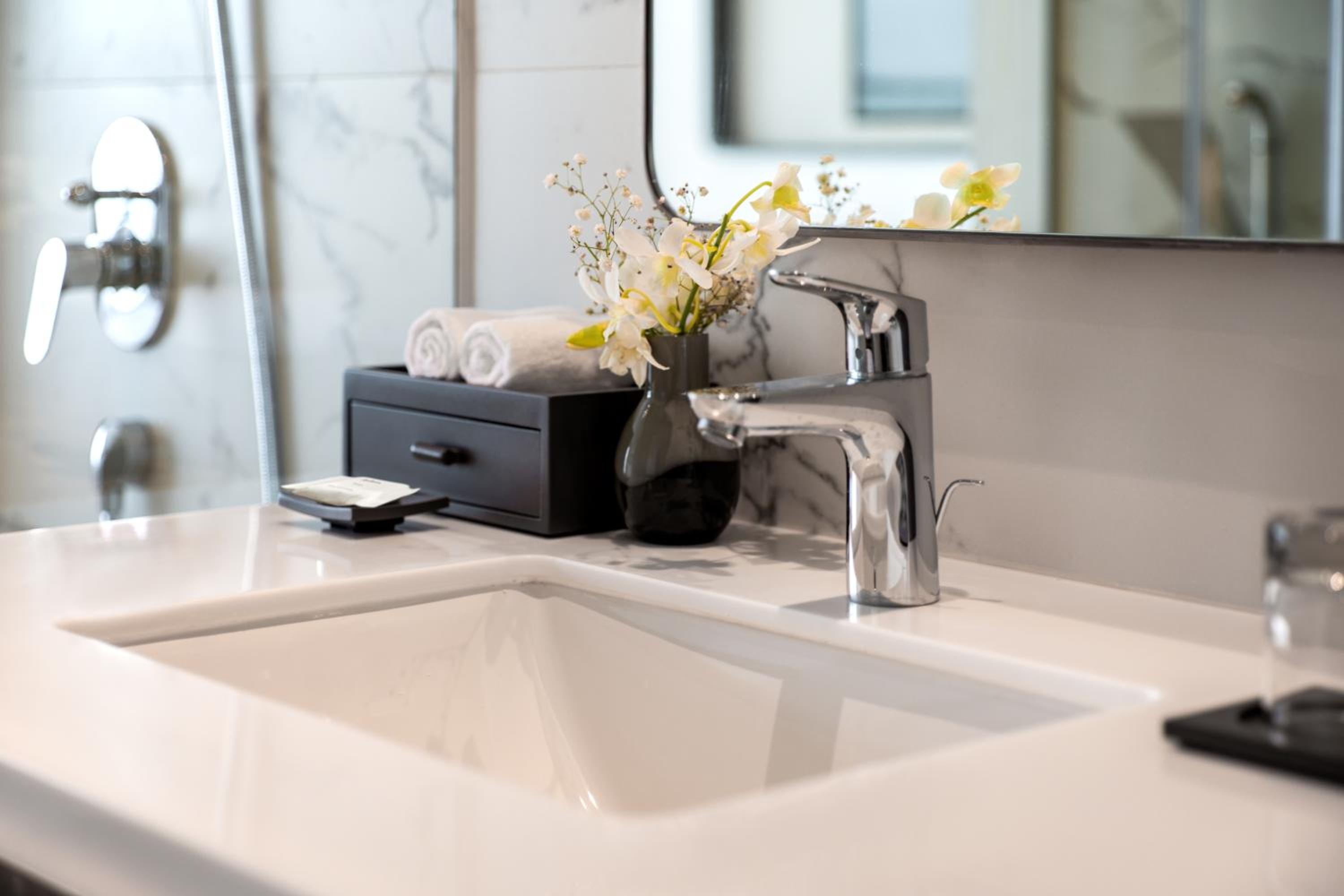 Superior Room with 10% discount on Food & Soft Beverage, laundry per day photo 2