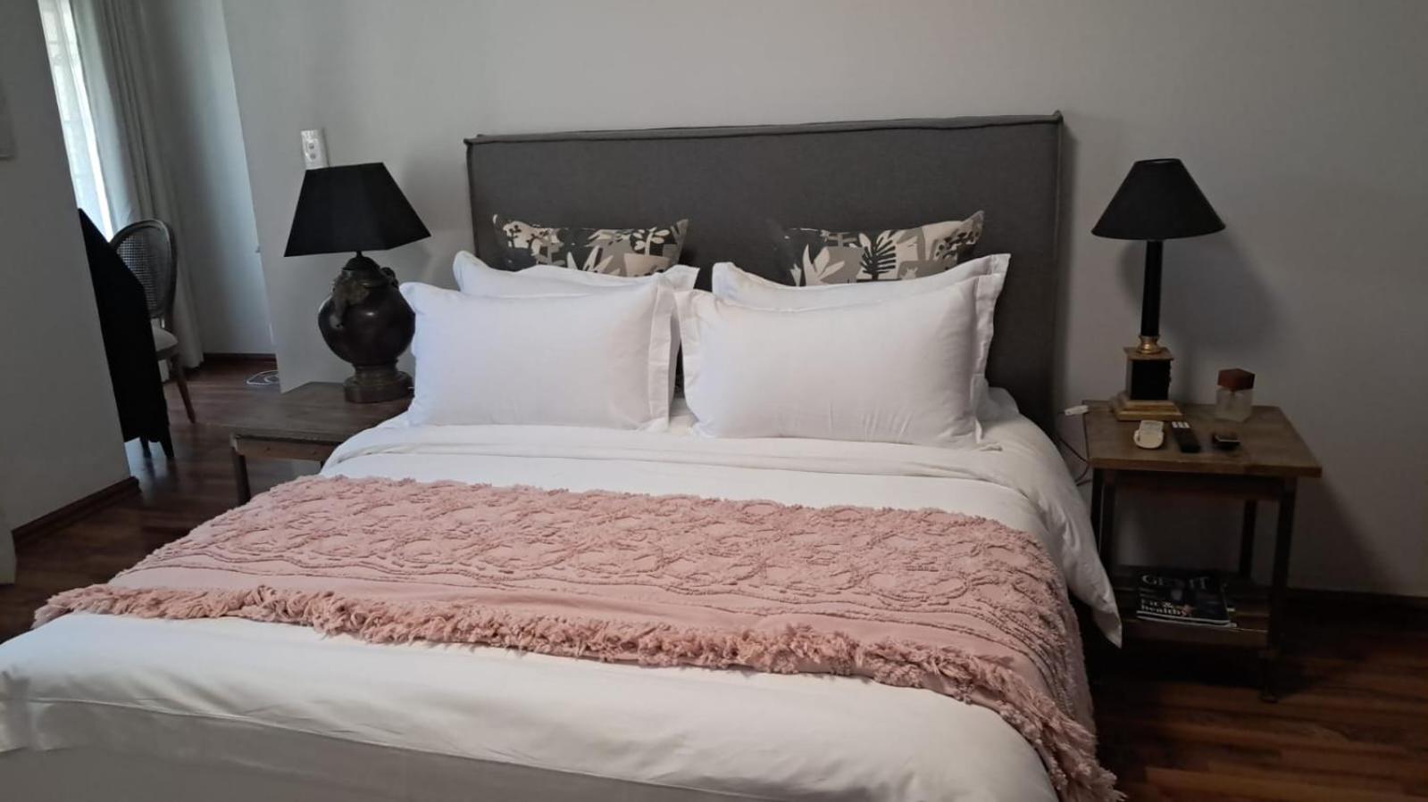 Deluxe Double Room With Bath photo 3