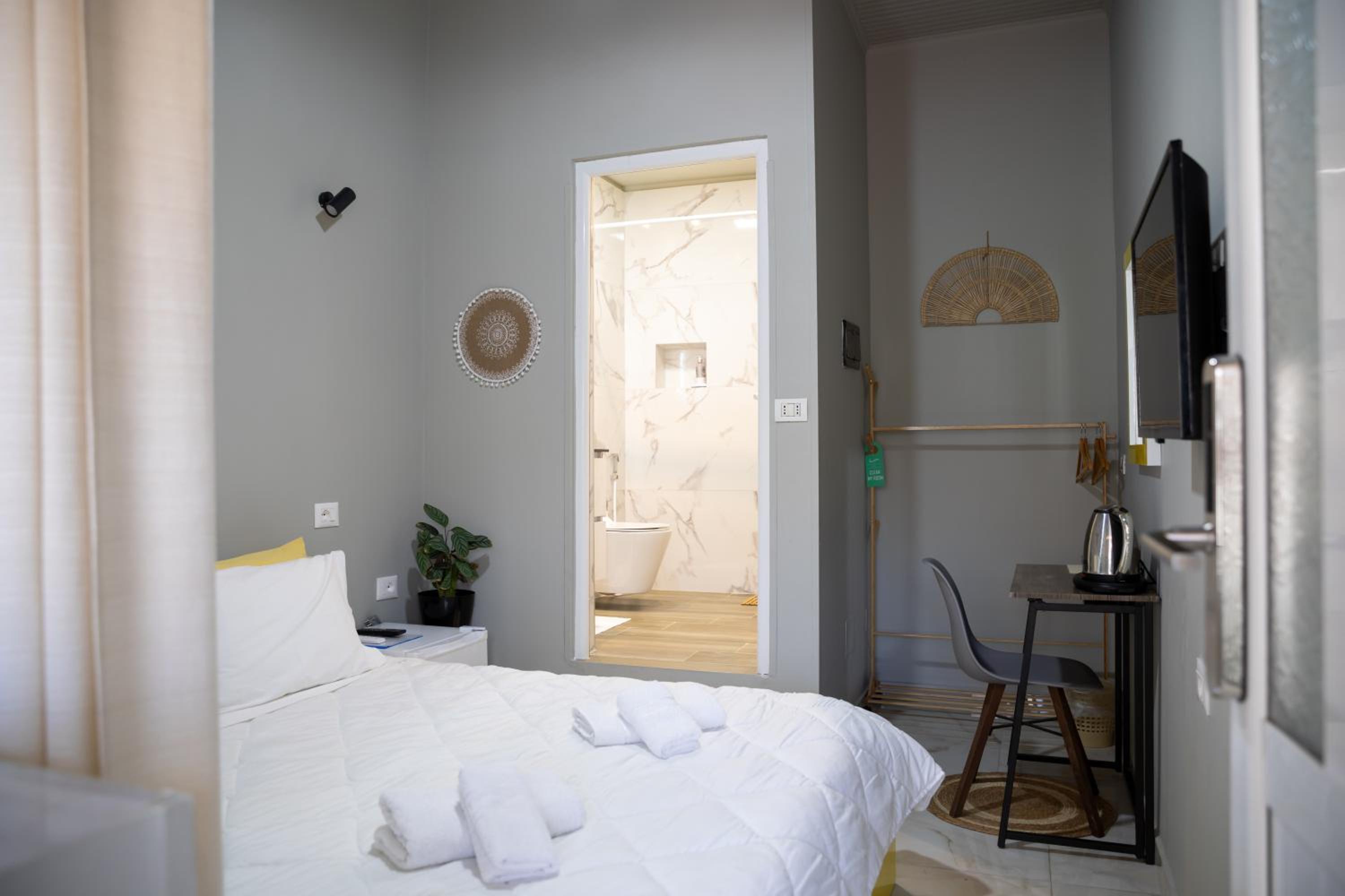 Double Room with Private Bathroom photo 3