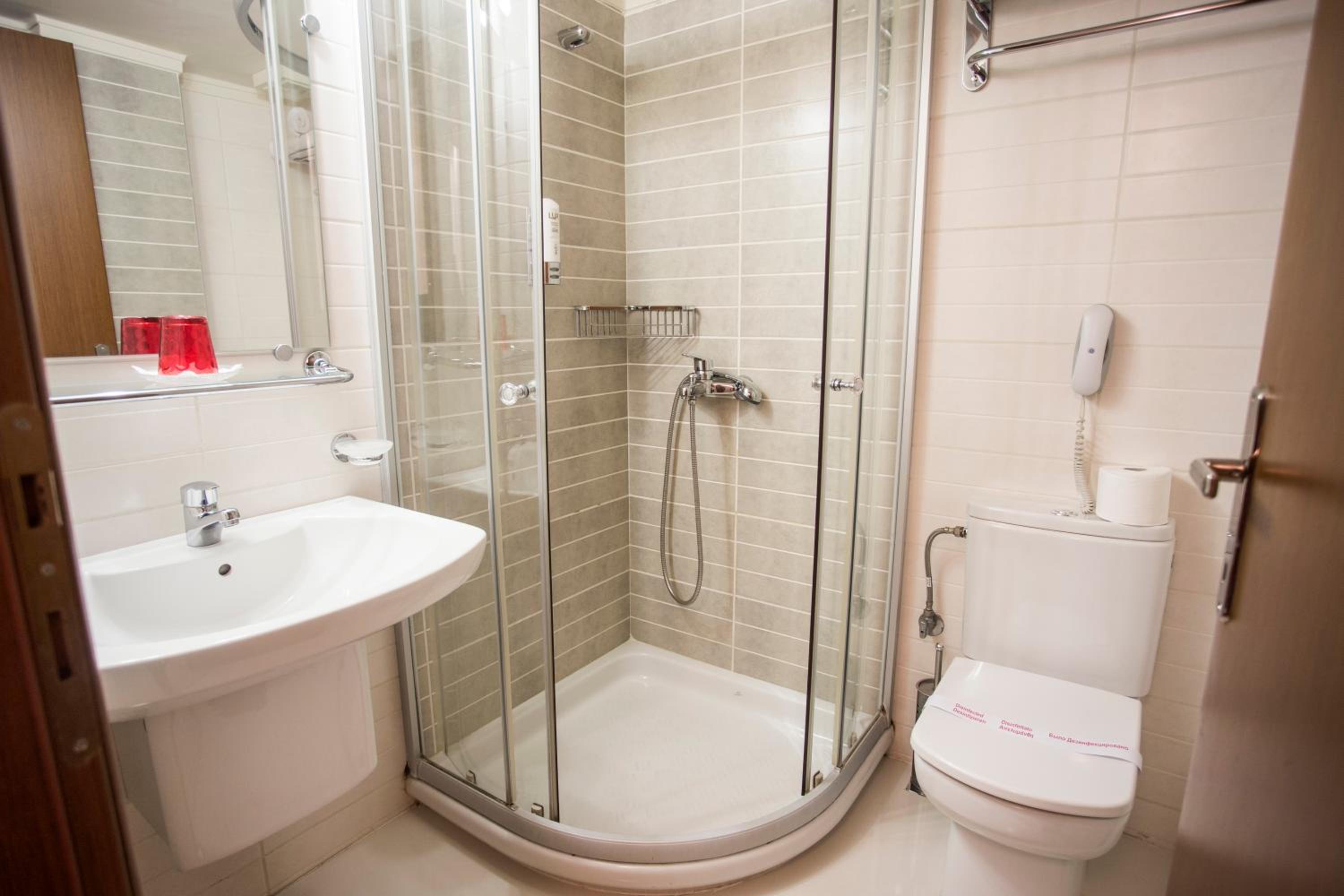 Single Room - Photo 9