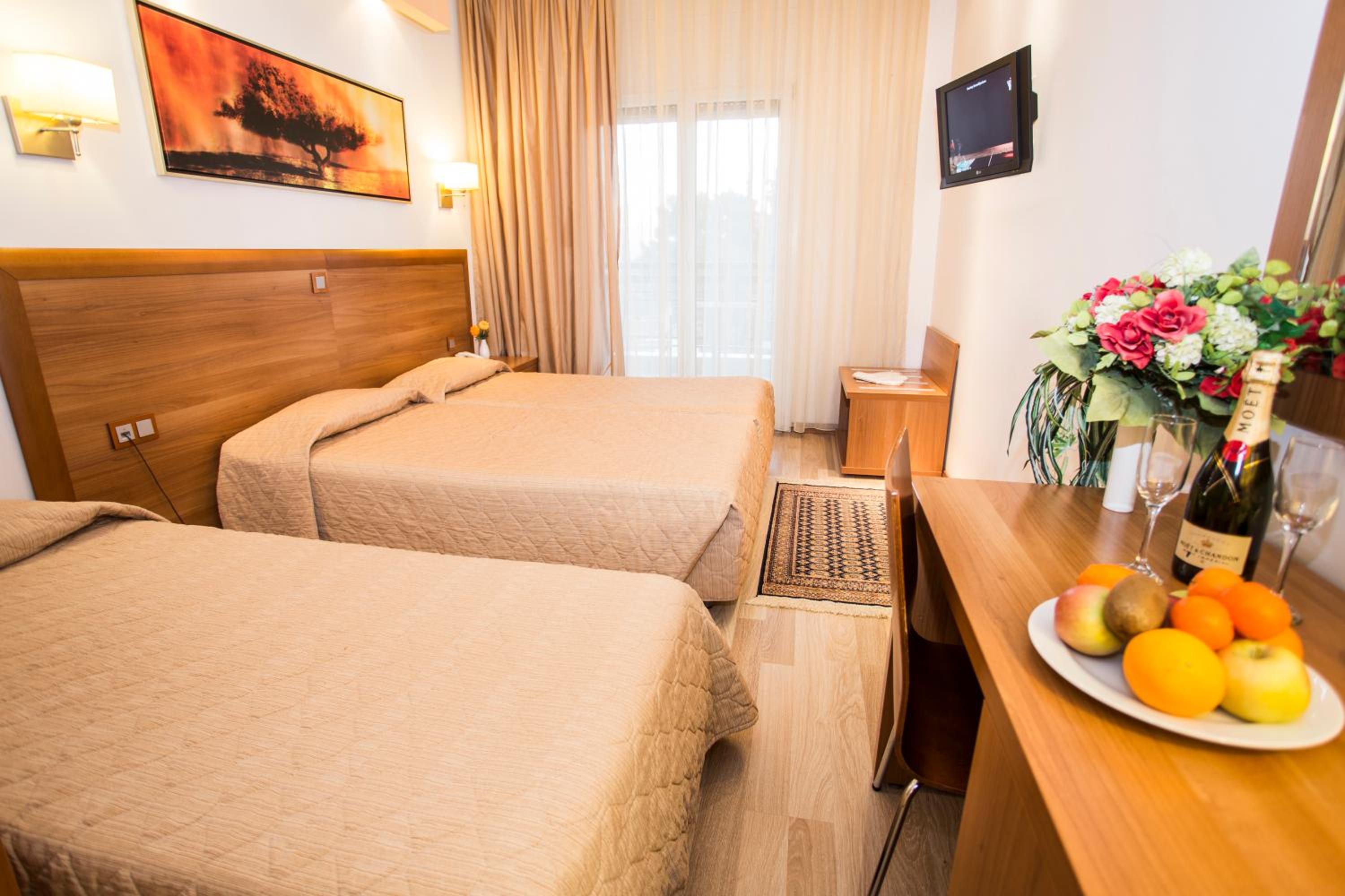 Triple Room - Photo 1