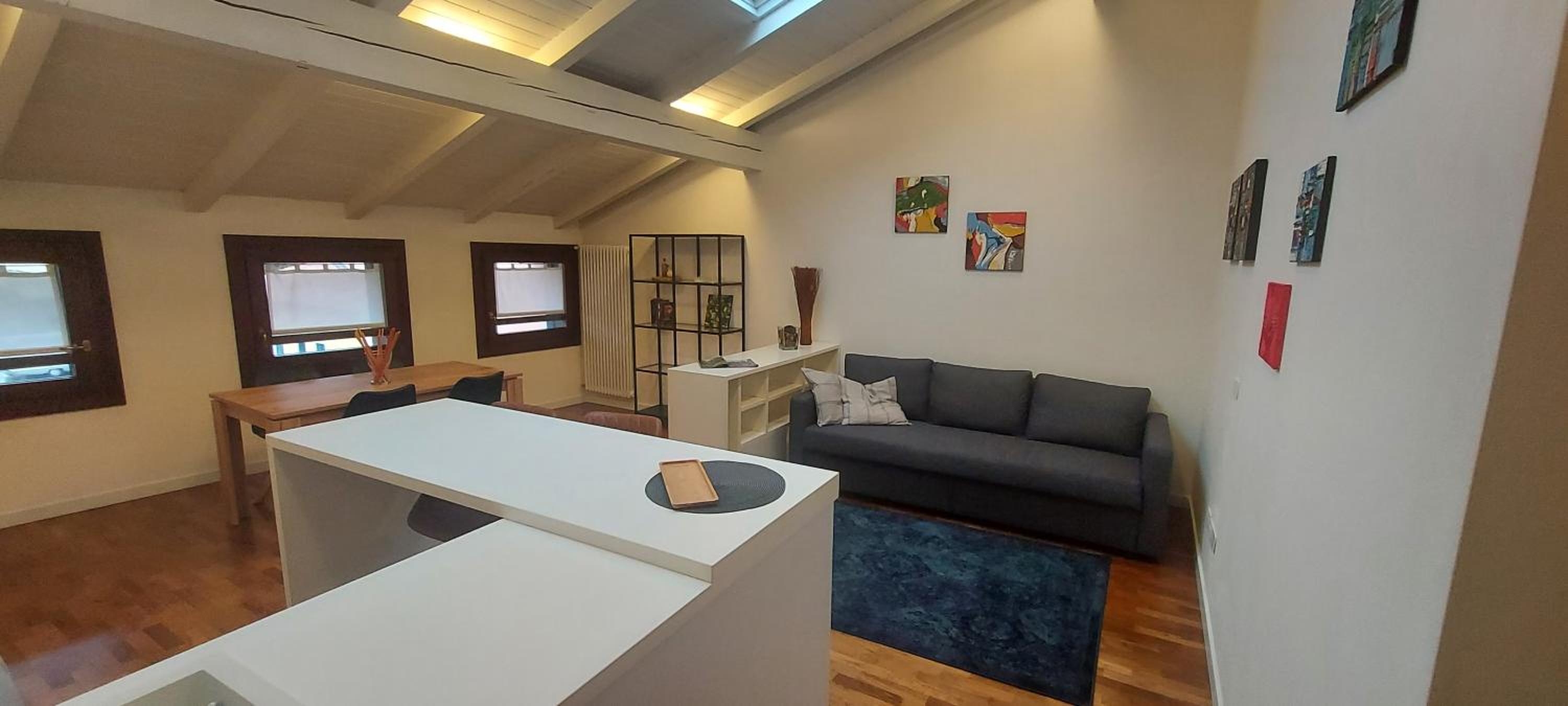 One-Bedroom Apartment photo 1