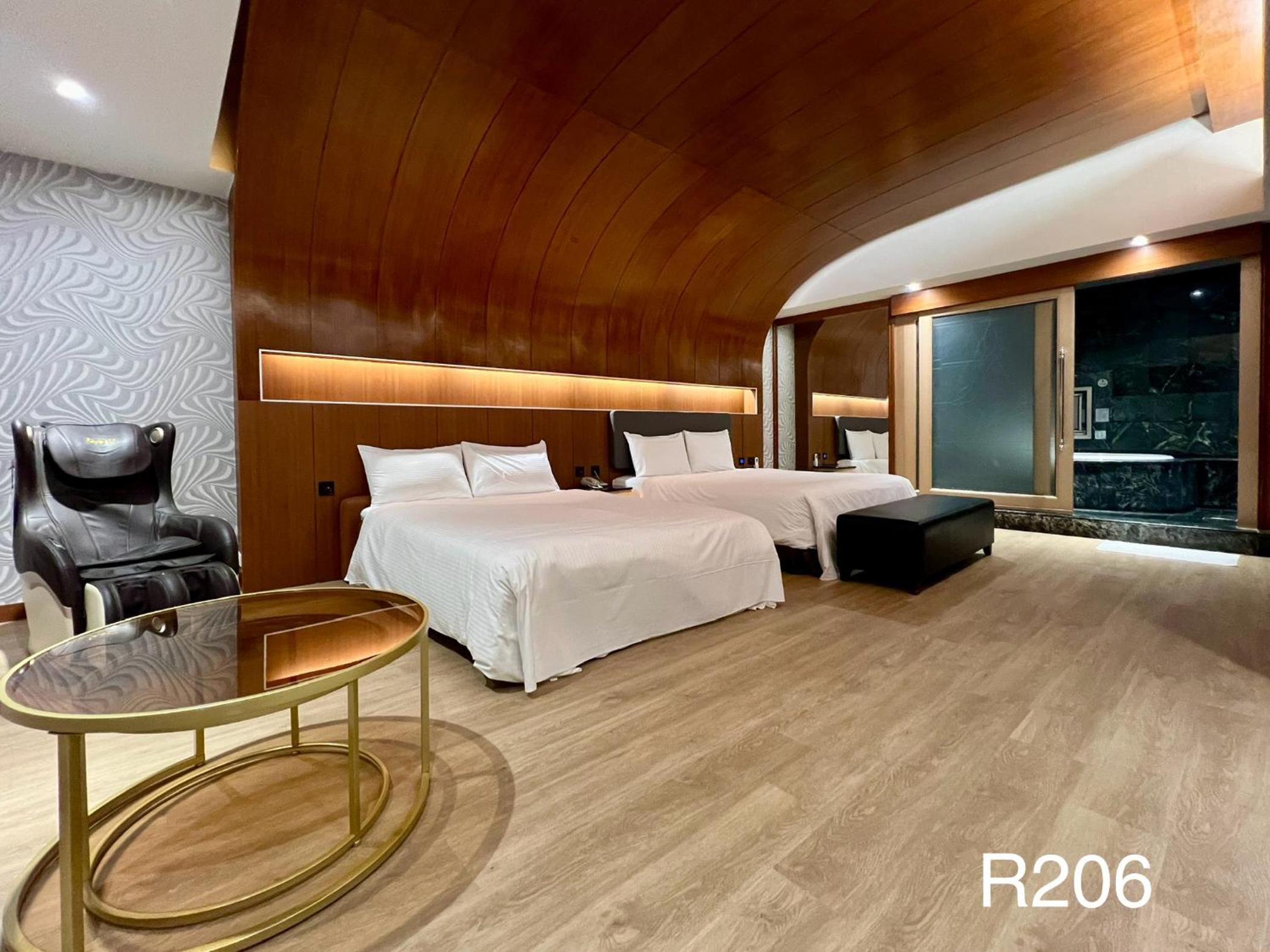 Quadruple Room with Bath photo 2