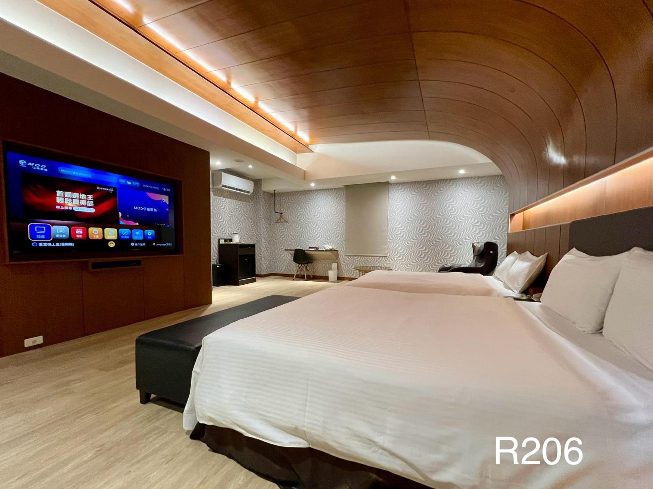 Quadruple Room with Bath photo 3