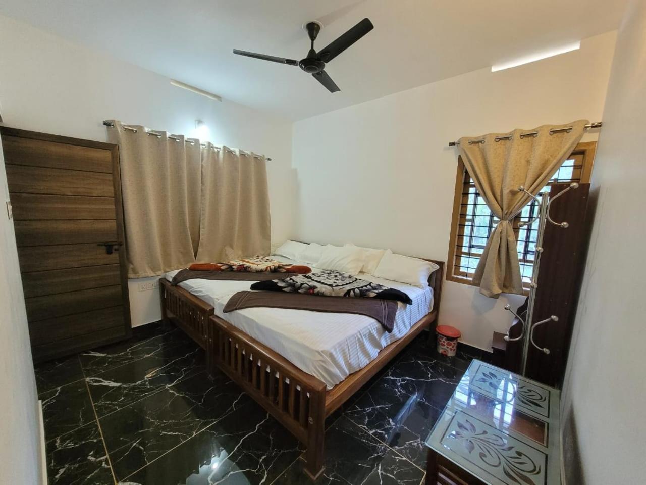 Deluxe Family Room photo 1