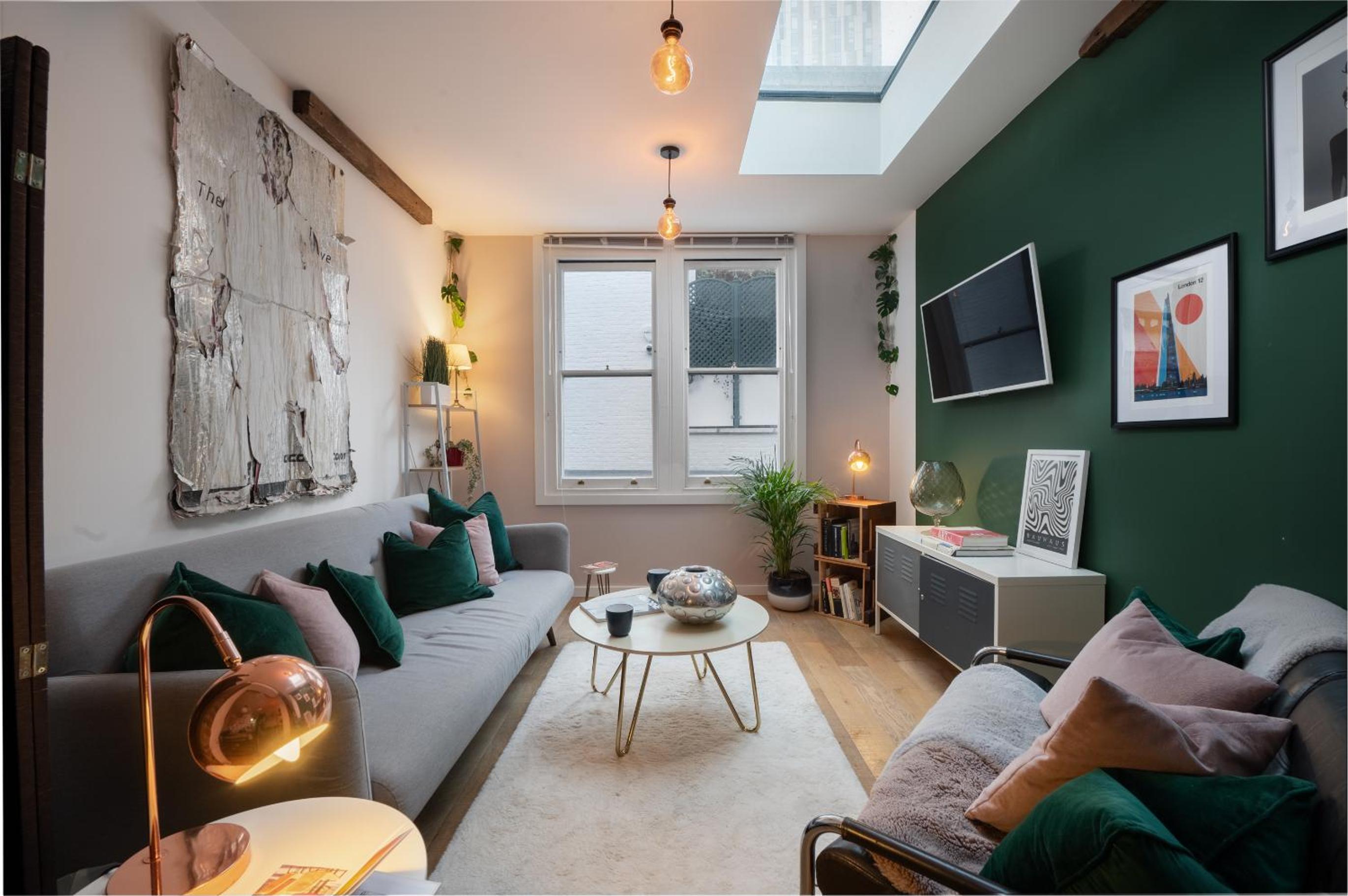 One-Bedroom Apartment photo 1
