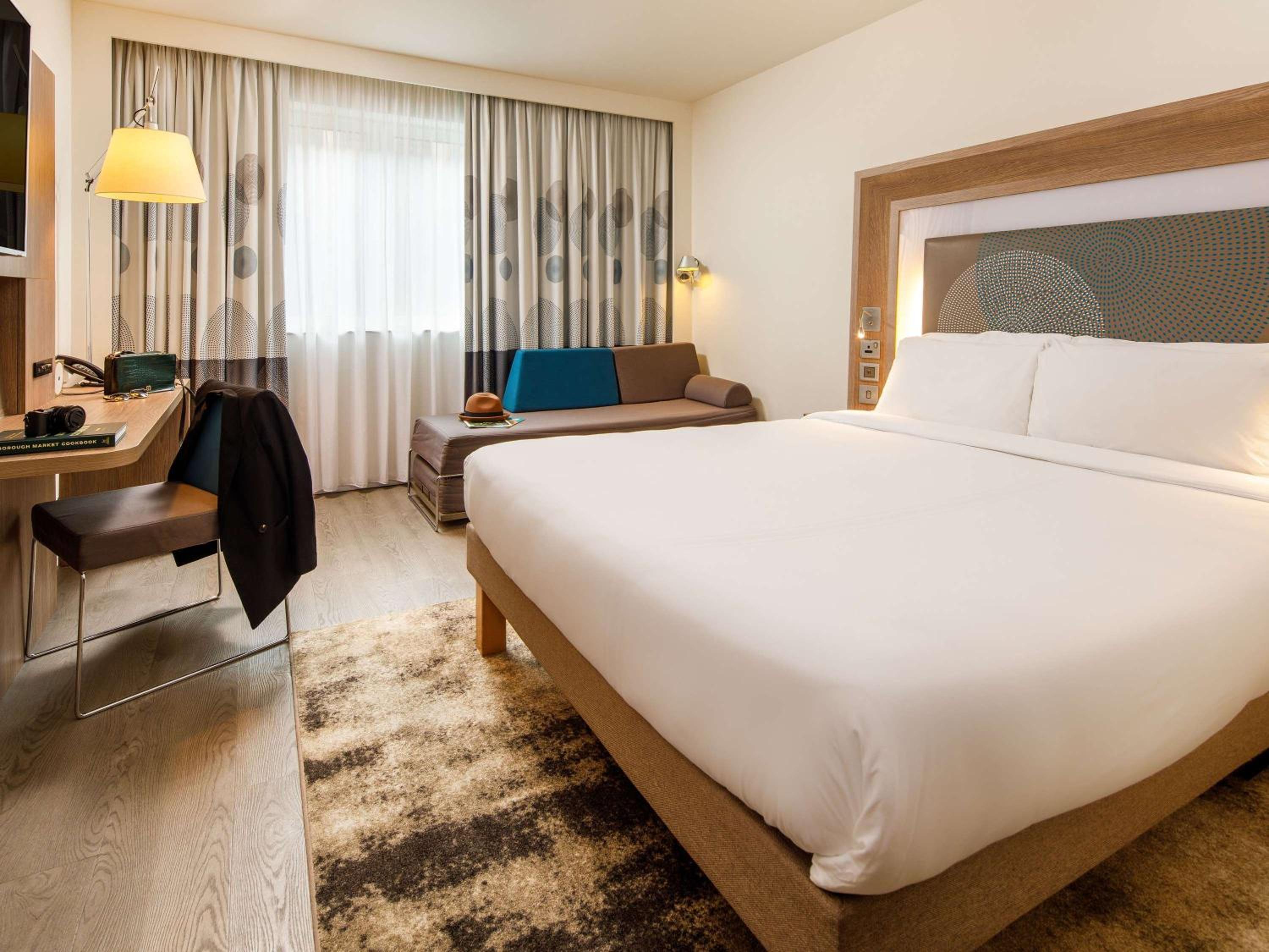 Superior Queen Room with One Queen Bed and One Single Sofa Bed photo 1