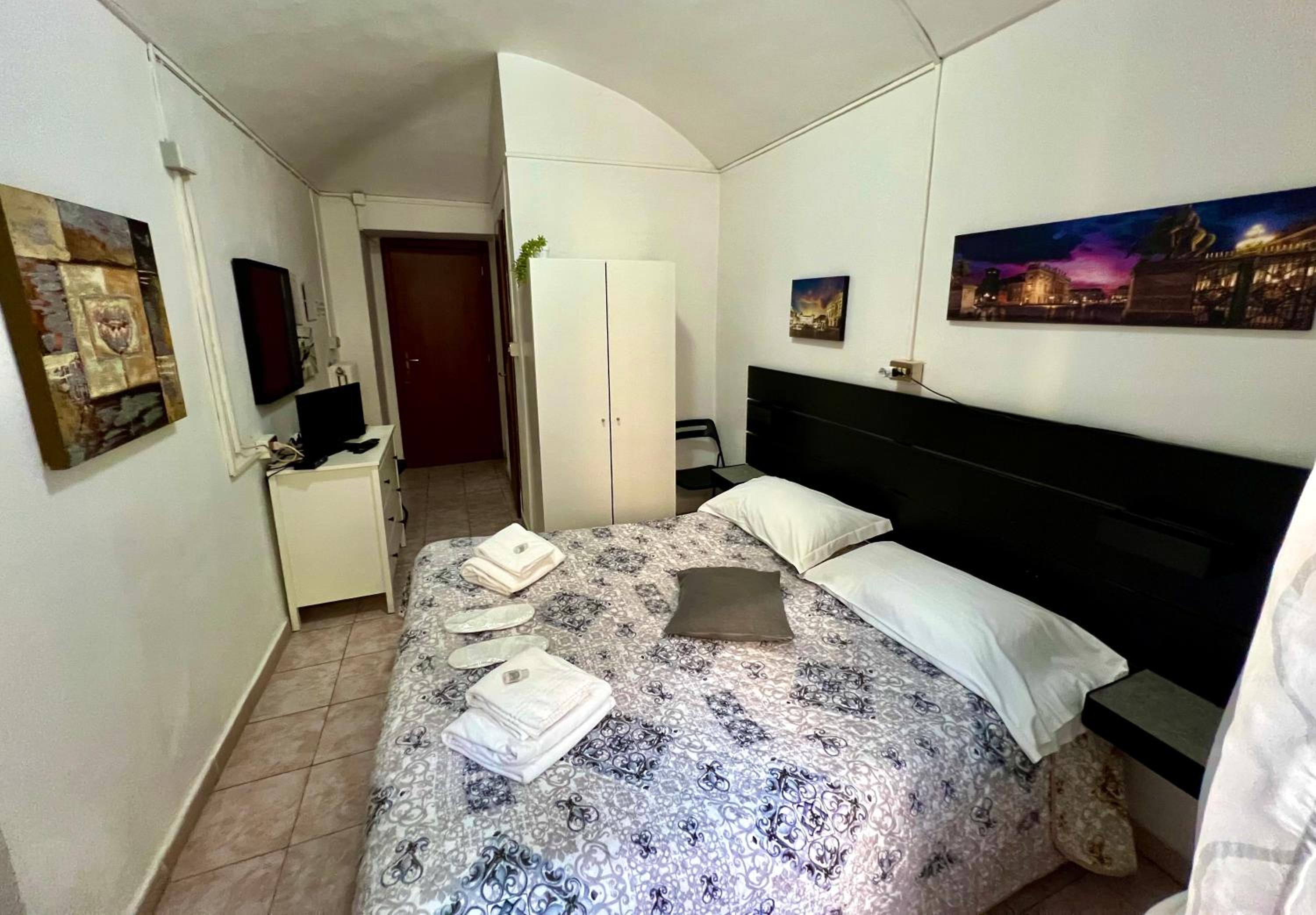 Standard Double Room - Photo 4