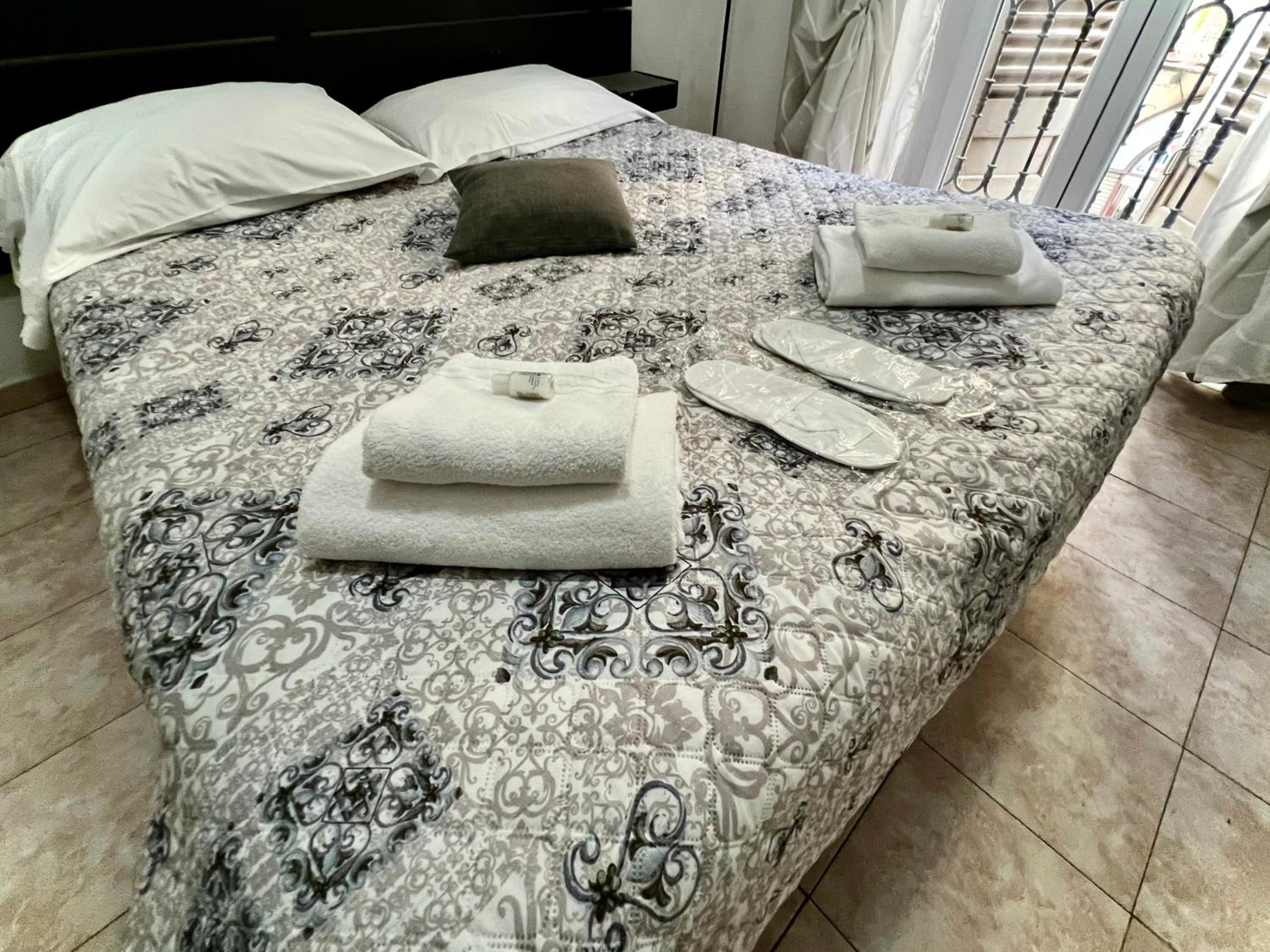 Standard Double Room - Photo 3