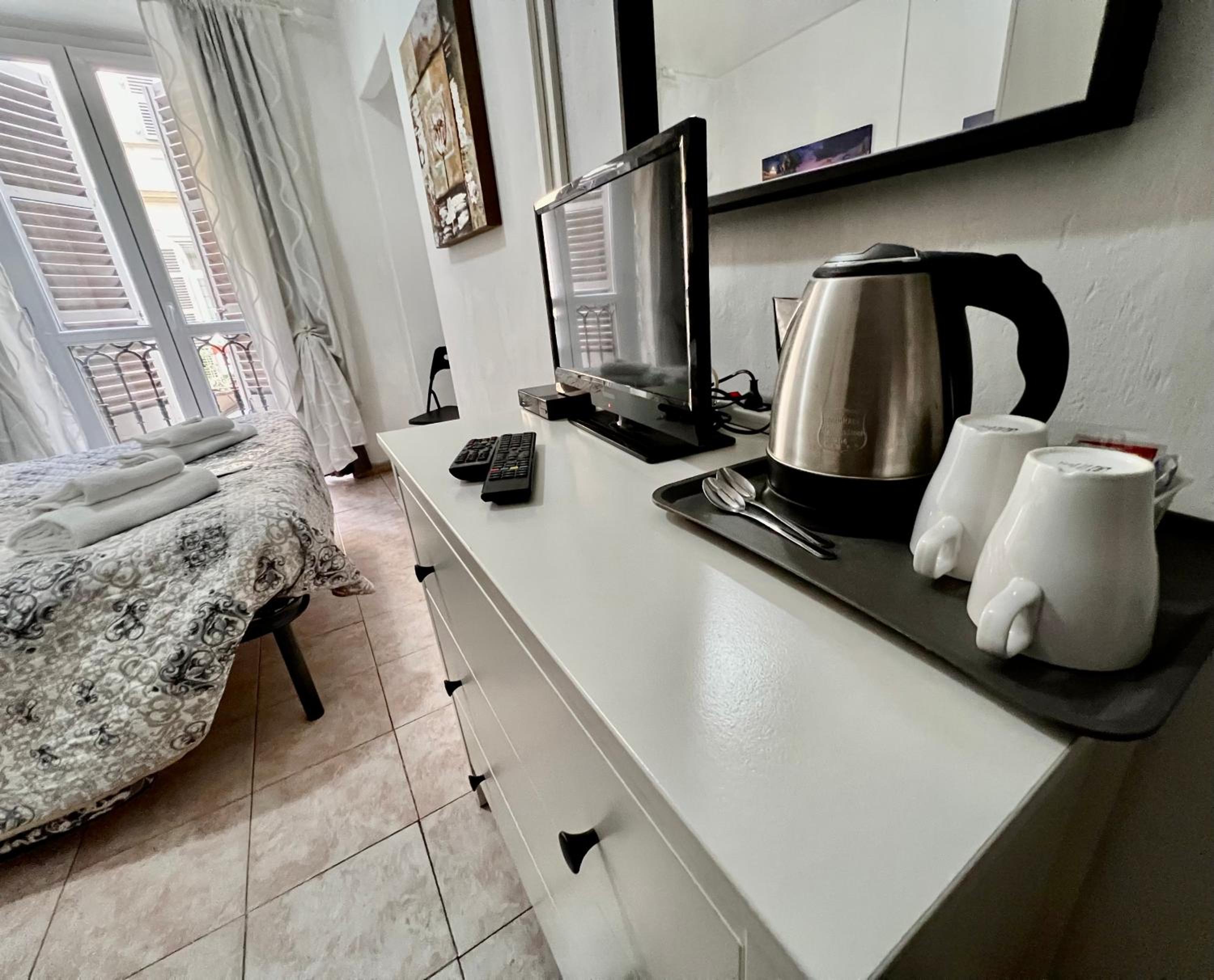 Standard Double Room - Photo 19
