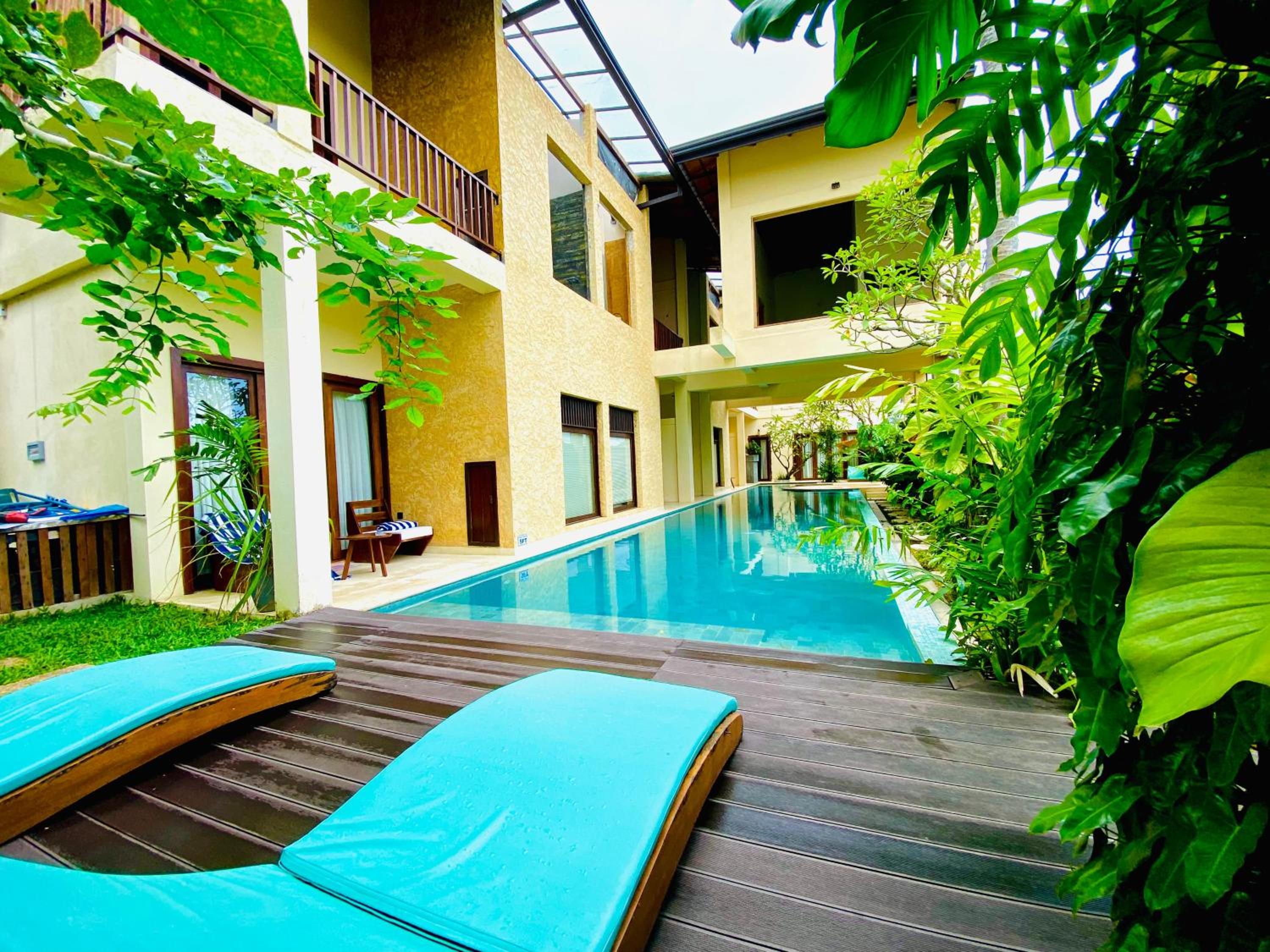 King Suite with Pool View - Photo 6