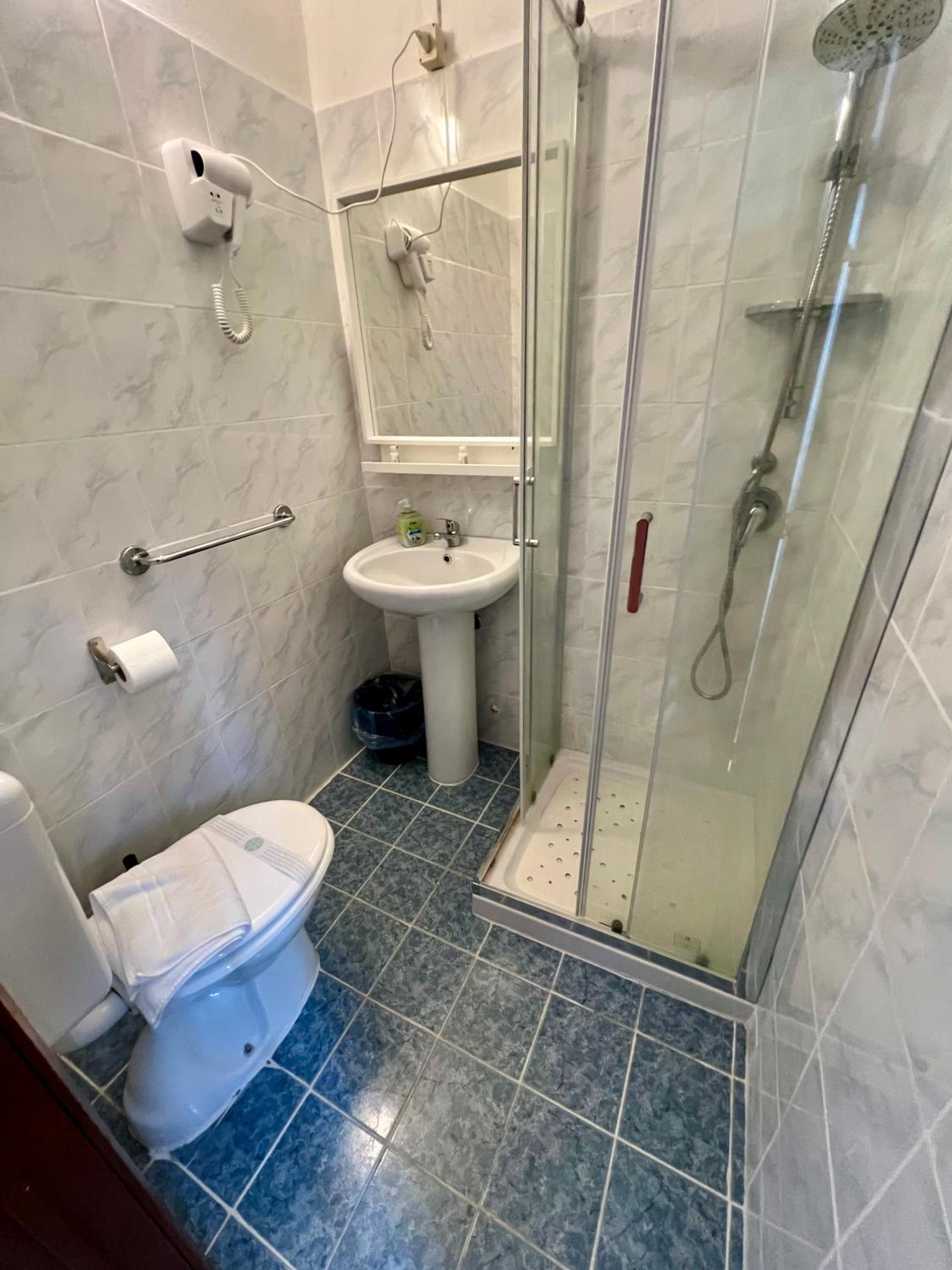 Standard Double Room - Photo 18