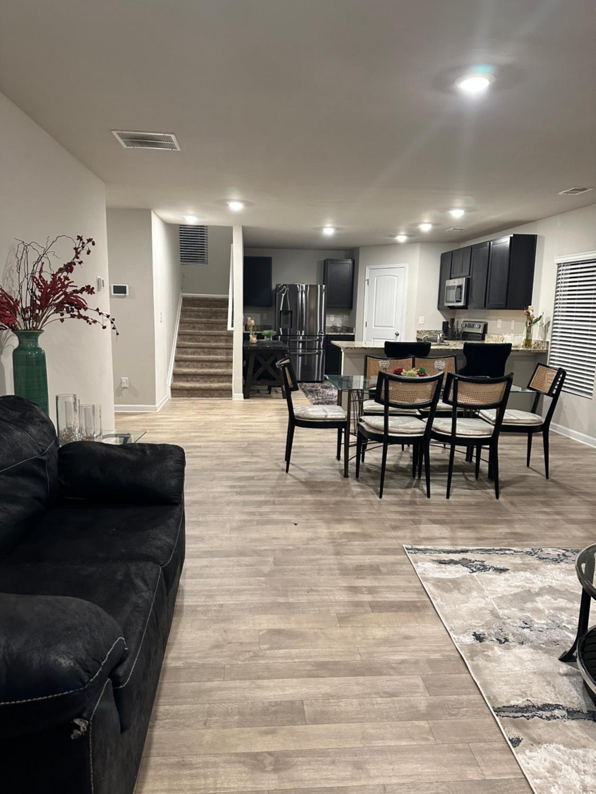 Five-Bedroom House photo 3