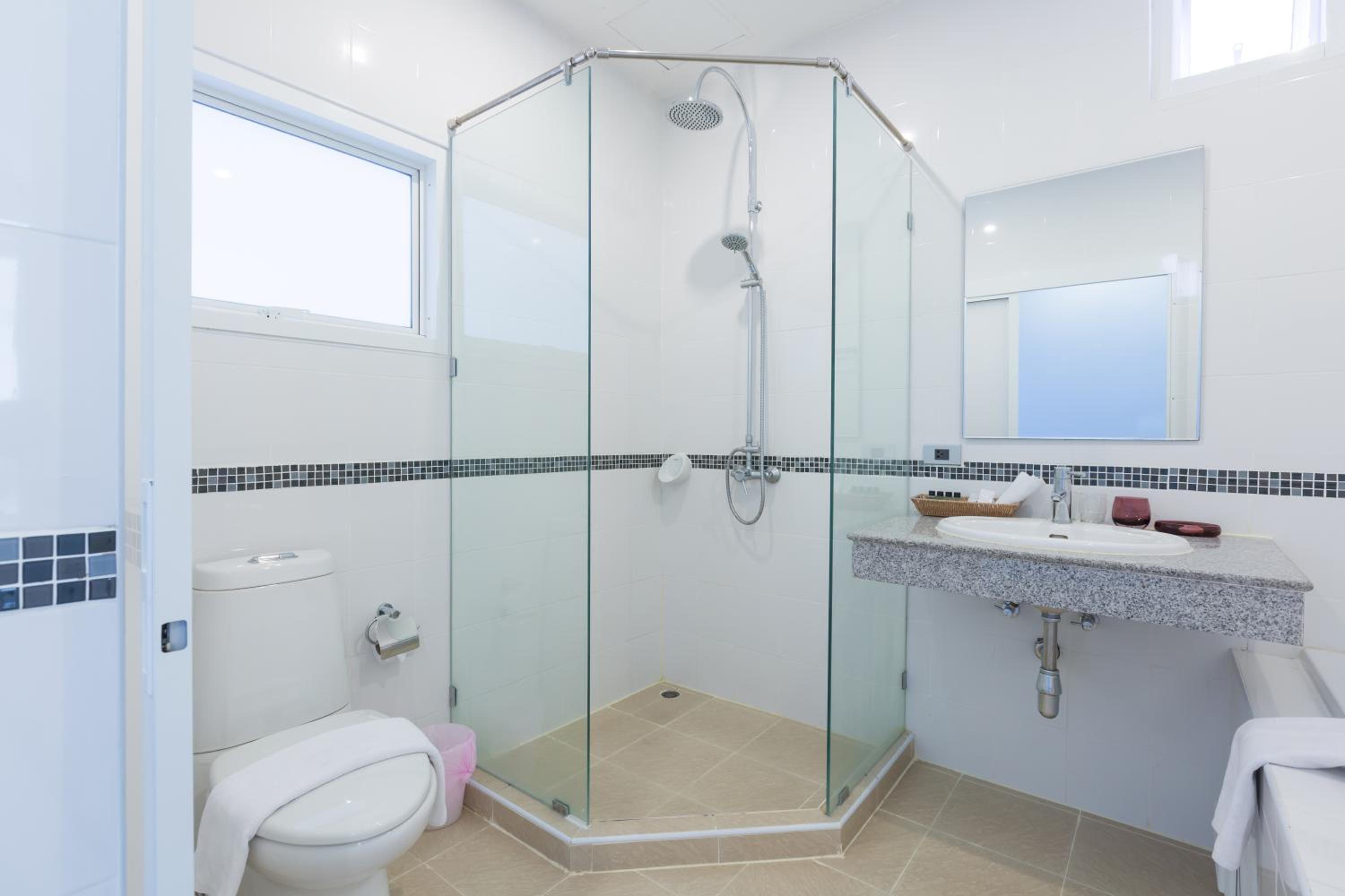 Pool Suite photo 2