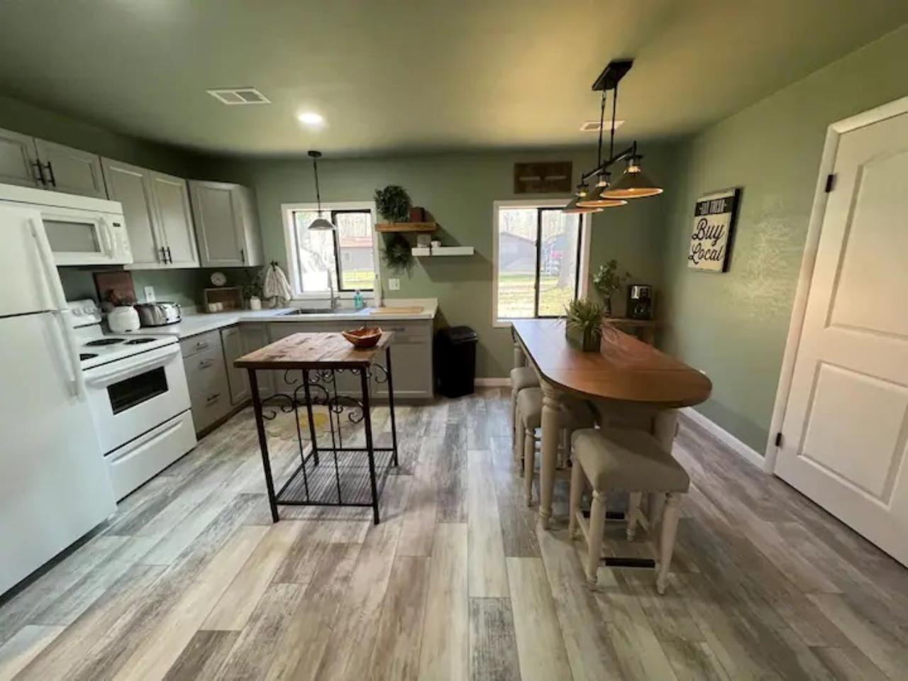 Two-Bedroom House photo 3