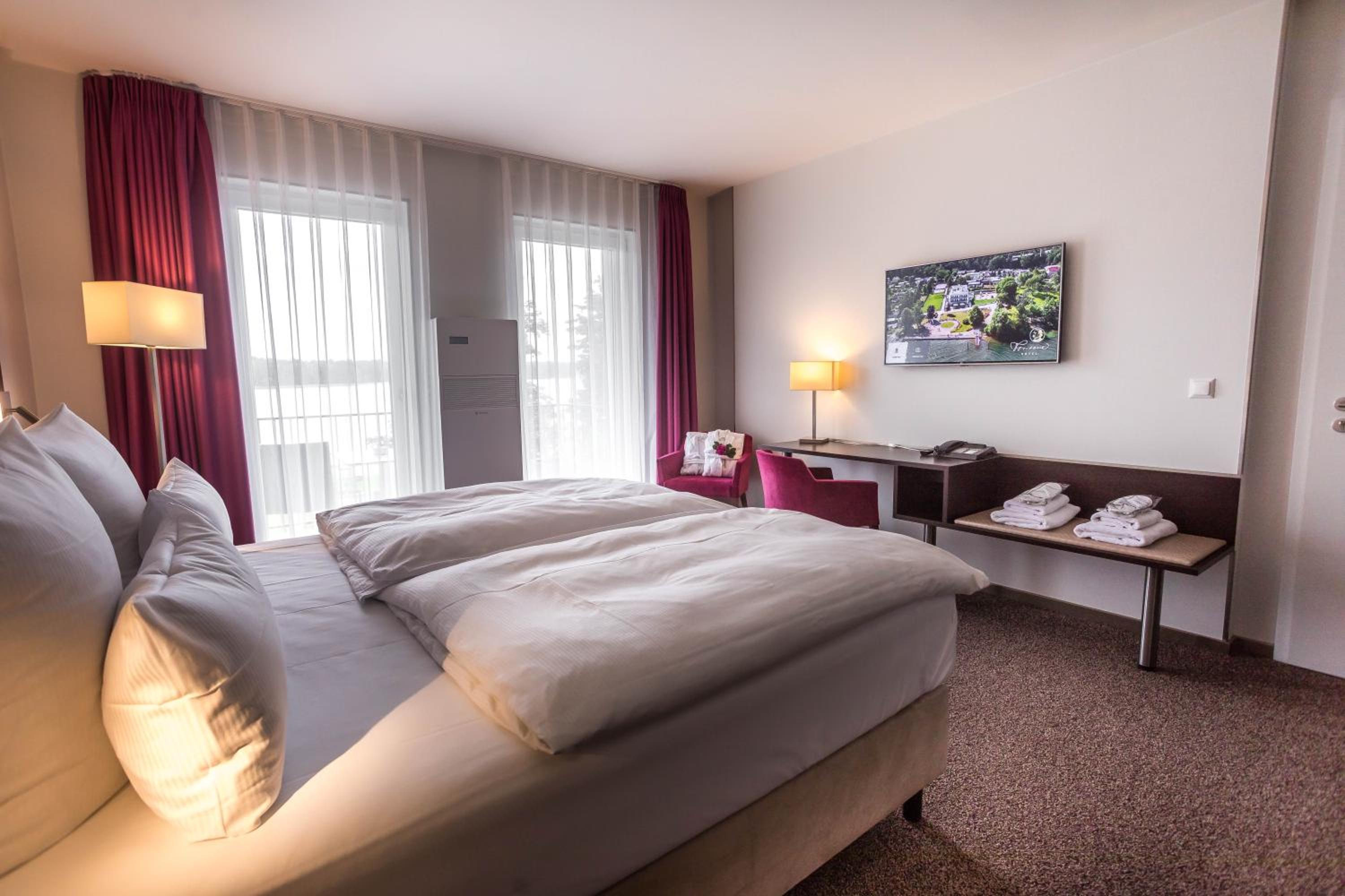 Double Room with Balcony and Sea View - Photo 5