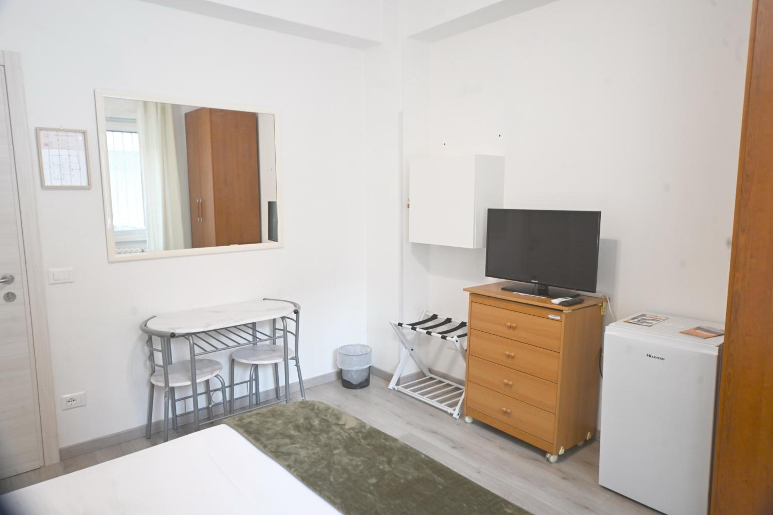 Double Room with Private External Bathroom photo 2