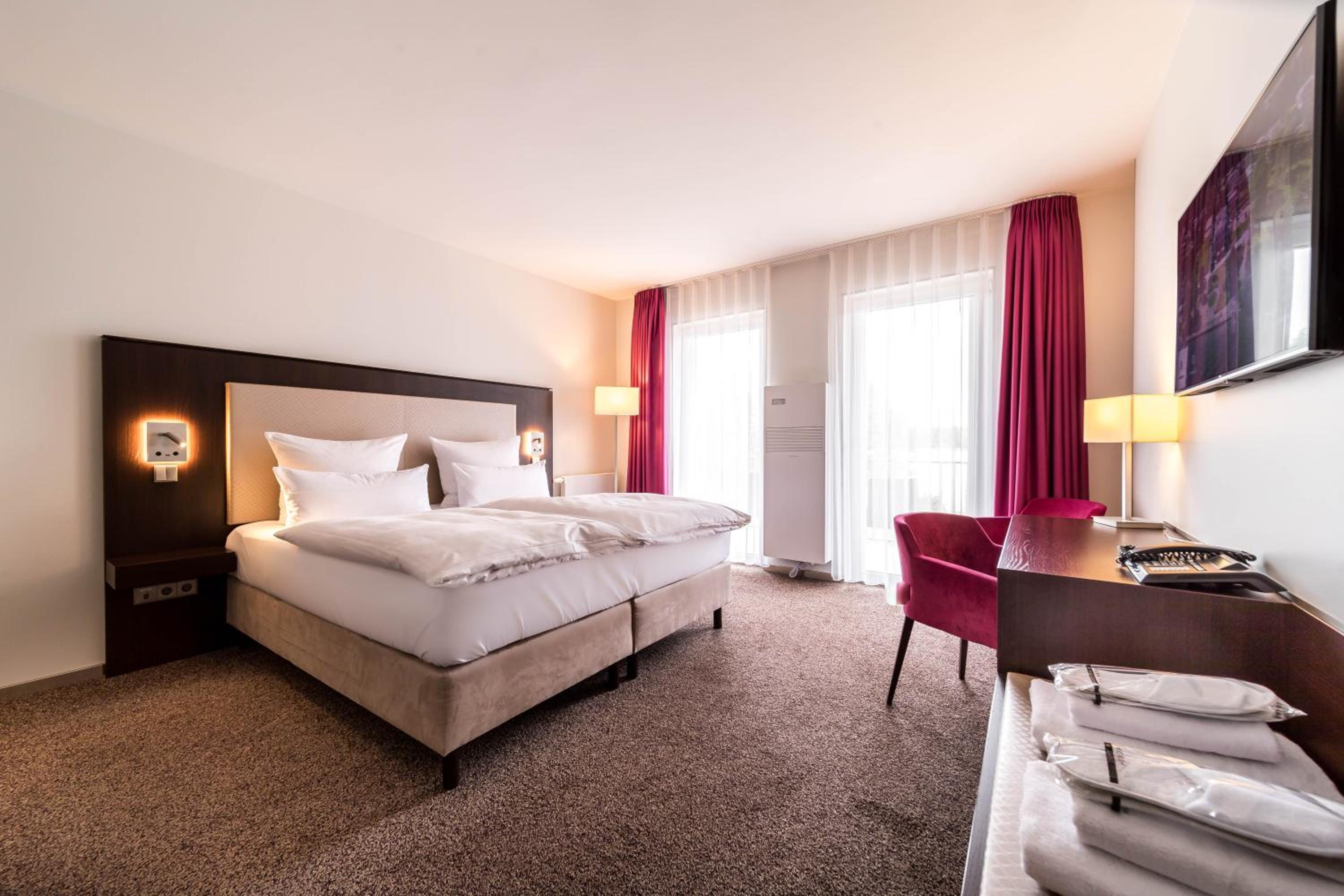 Double Room with Balcony and Sea View - Photo 1