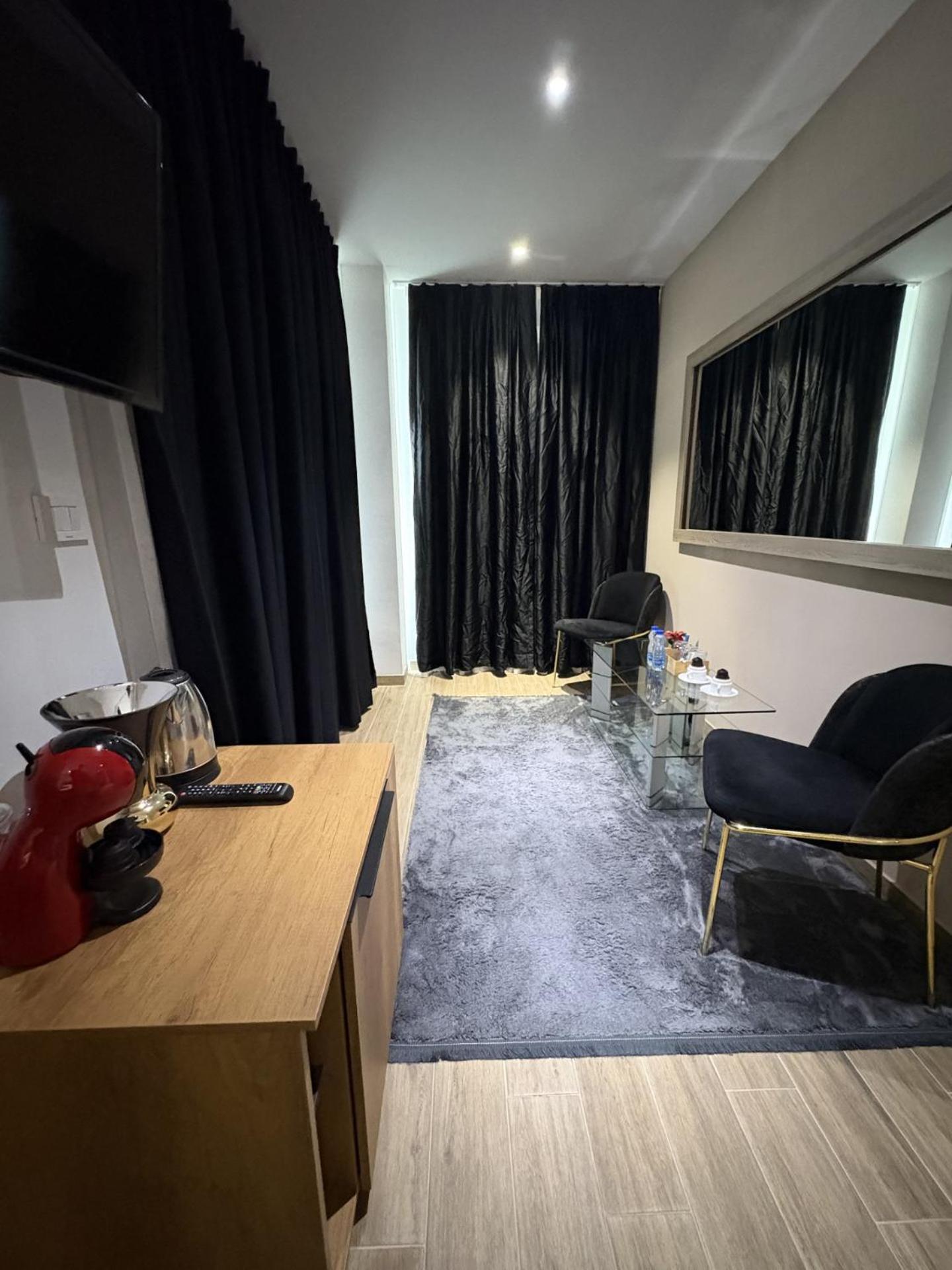 Deluxe Double Room with Balcony photo 2